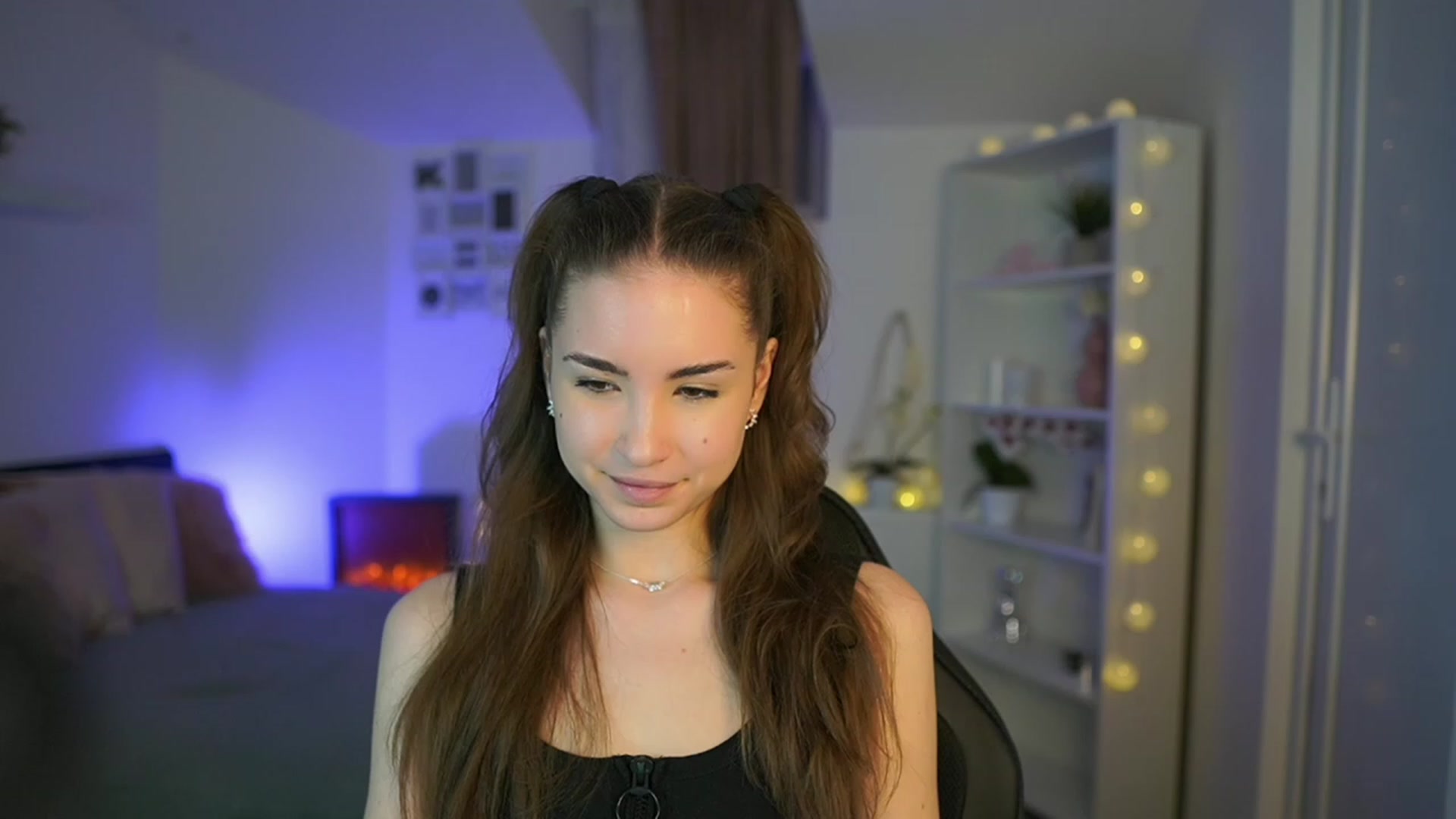 Gallery image thumbnail from Shy_jane's myfreecams stream on, 03/17/2023, 15:17 image 6 of 20