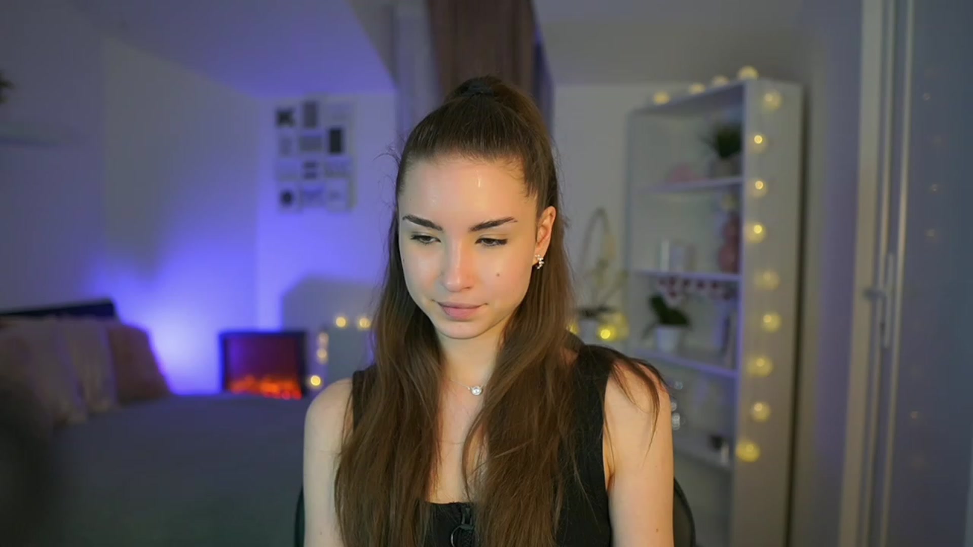 Gallery image thumbnail from Shy_jane's myfreecams stream on, 03/17/2023, 17:42 image 16 of 20
