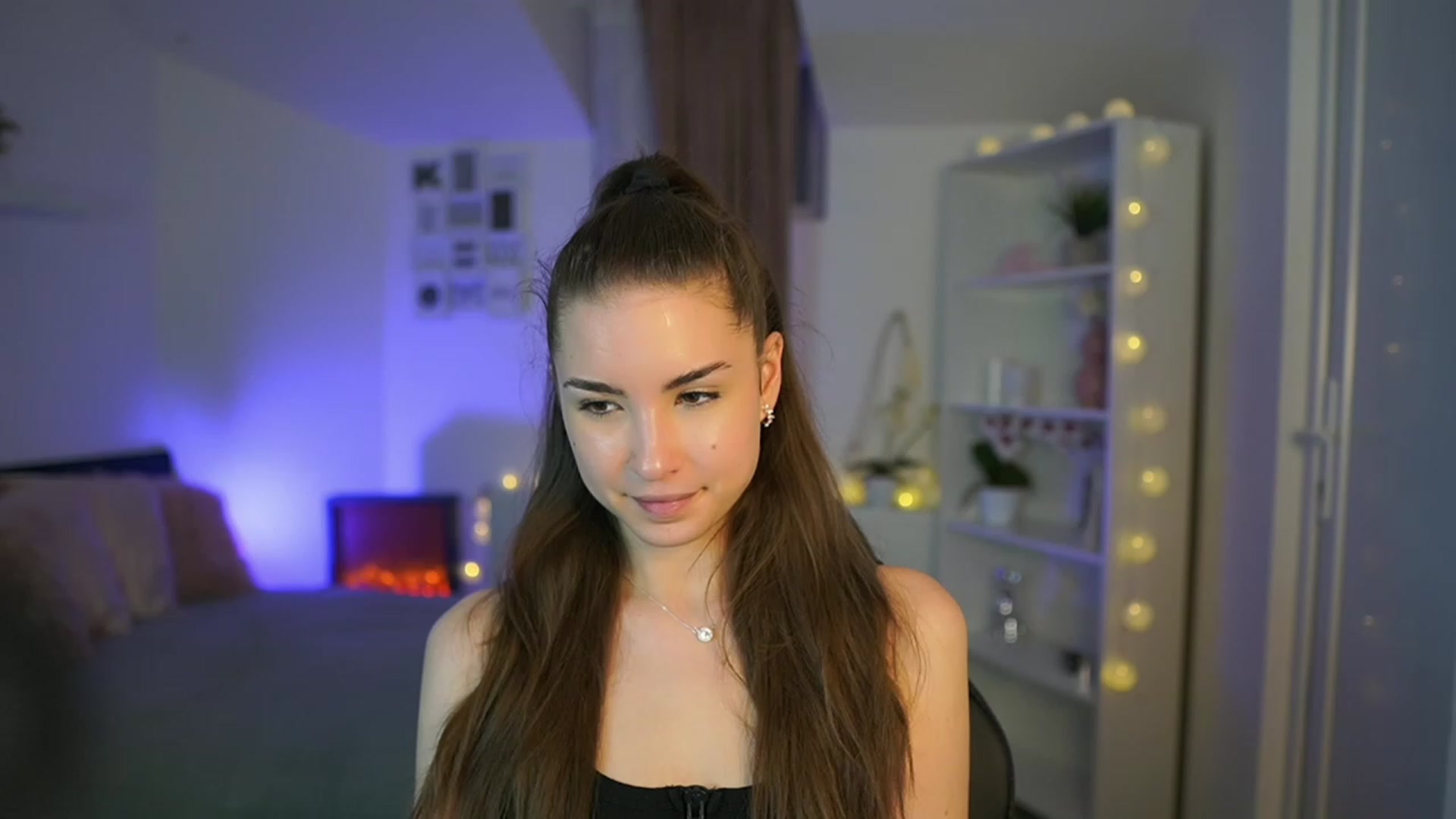 Gallery image thumbnail from Shy_jane's myfreecams stream on, 03/17/2023, 18:51 image 4 of 20