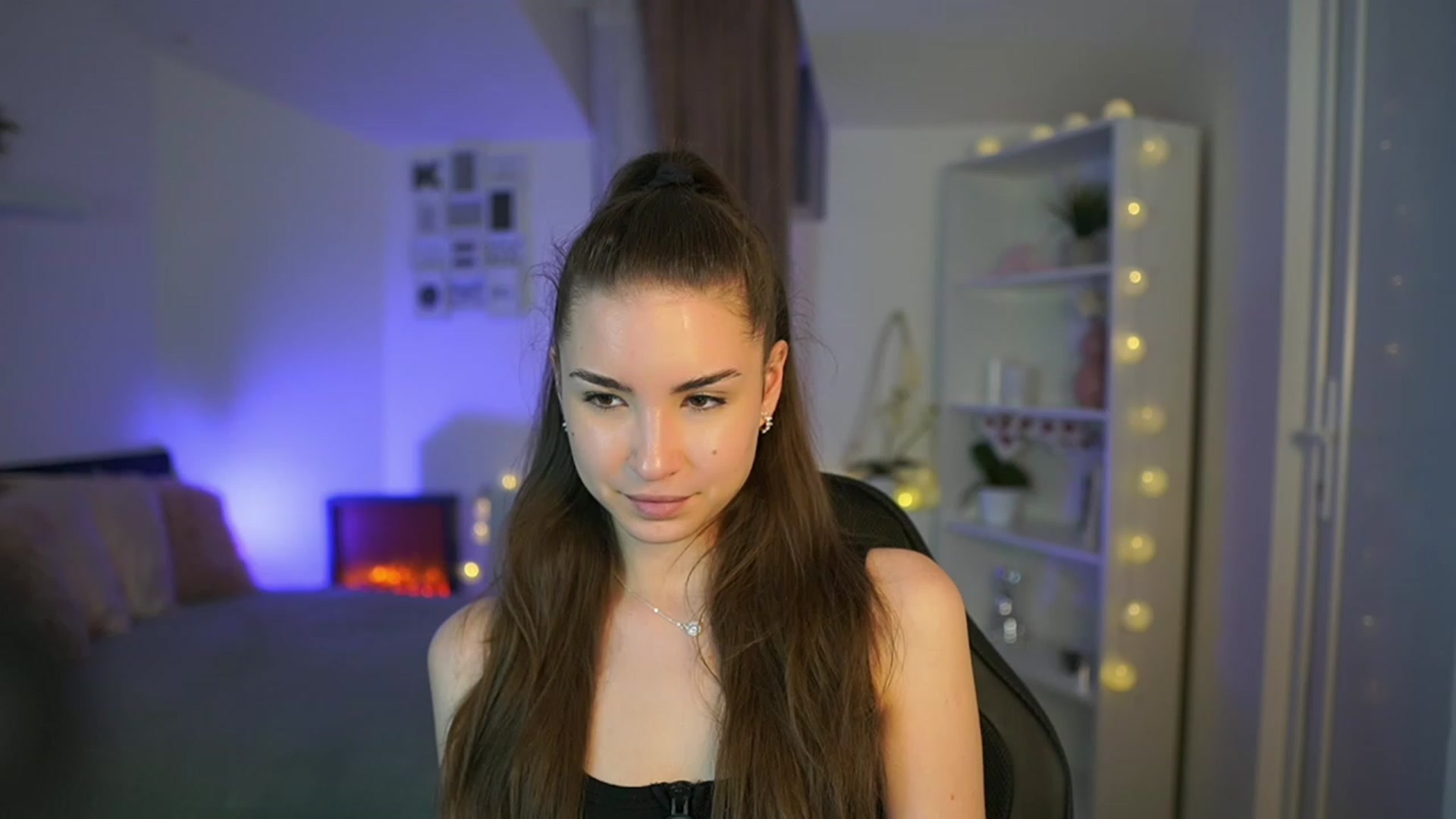 Gallery image thumbnail from Shy_jane's myfreecams stream on, 03/17/2023, 18:51 image 6 of 20
