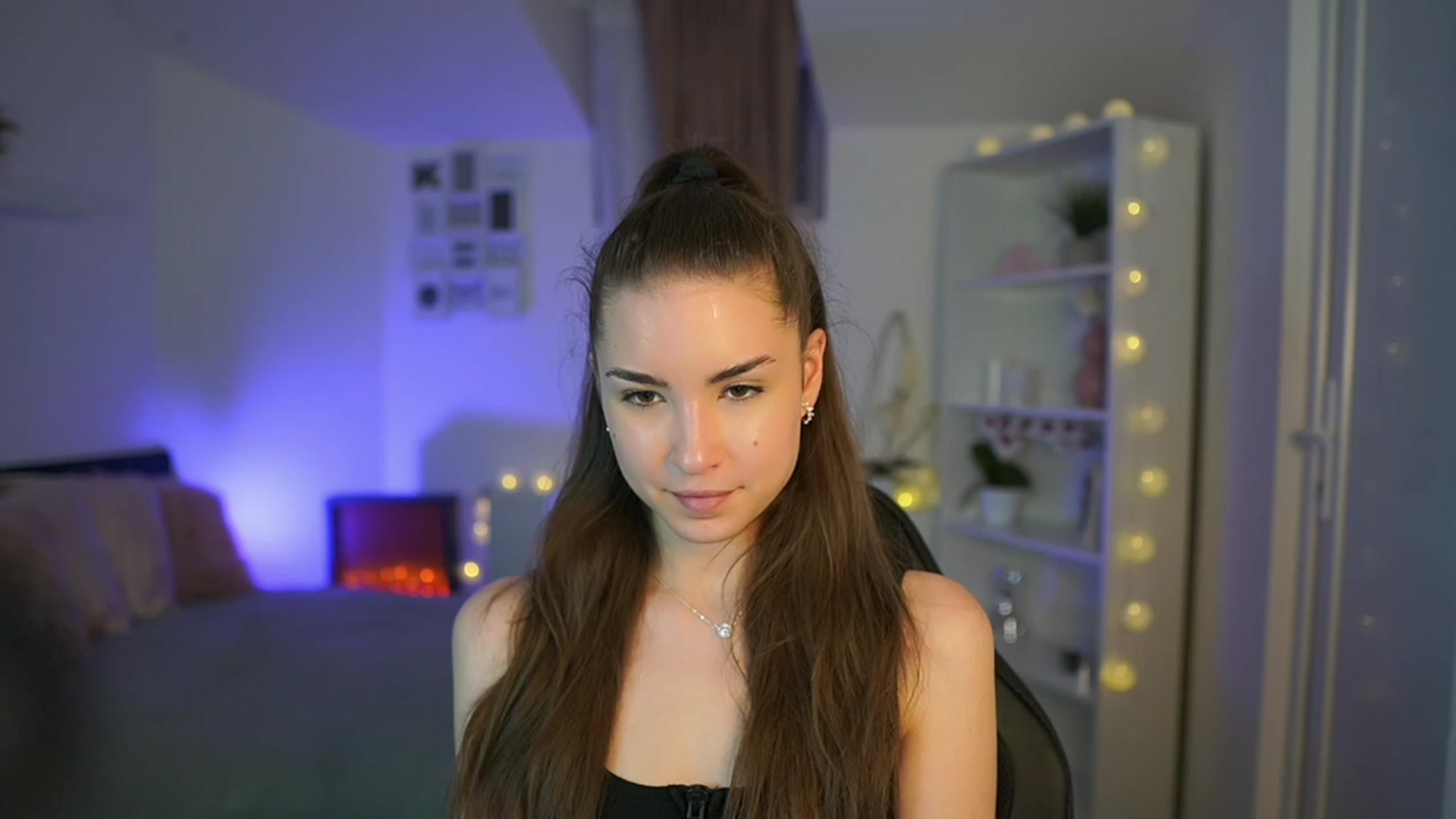 Gallery image thumbnail from Shy_jane's myfreecams stream on, 03/17/2023, 18:51 image 10 of 20