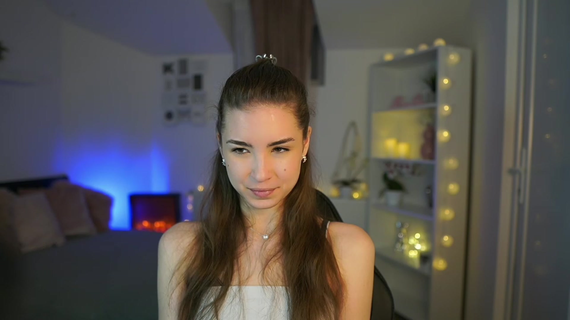 Gallery image thumbnail from Shy_jane's myfreecams stream on, 03/21/2023, 11:38 image 15 of 20