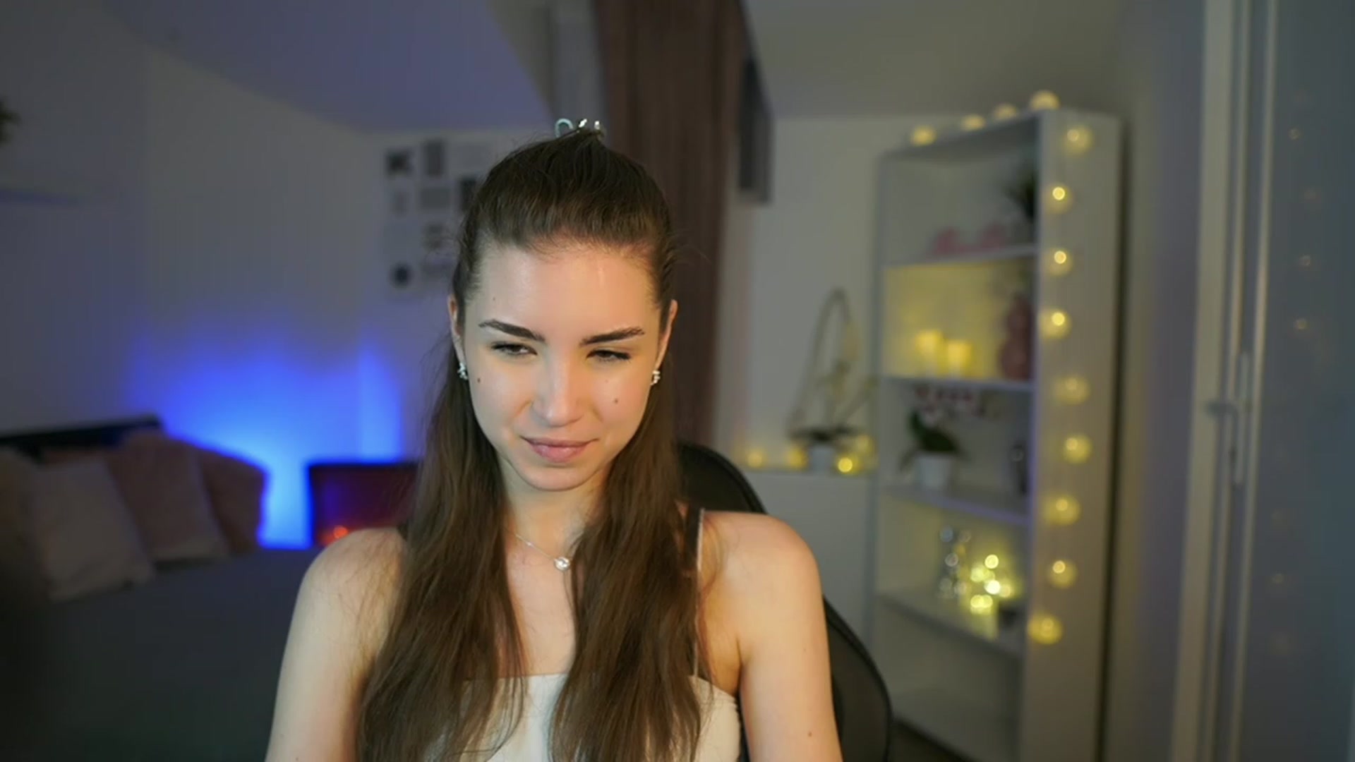 Gallery image thumbnail from Shy_jane's myfreecams stream on, 03/21/2023, 11:38 image 19 of 20