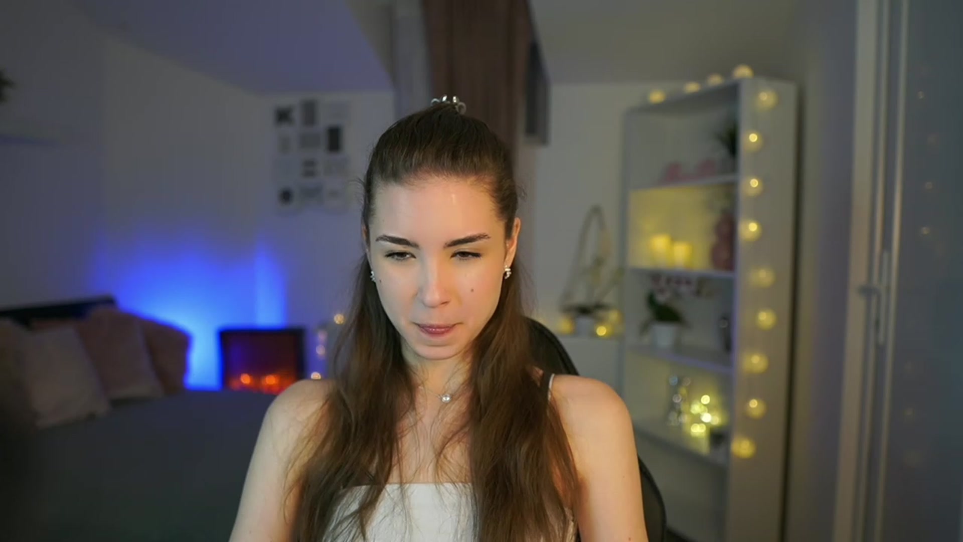 Gallery image thumbnail from Shy_jane's myfreecams stream on, 03/21/2023, 11:38 image 16 of 20