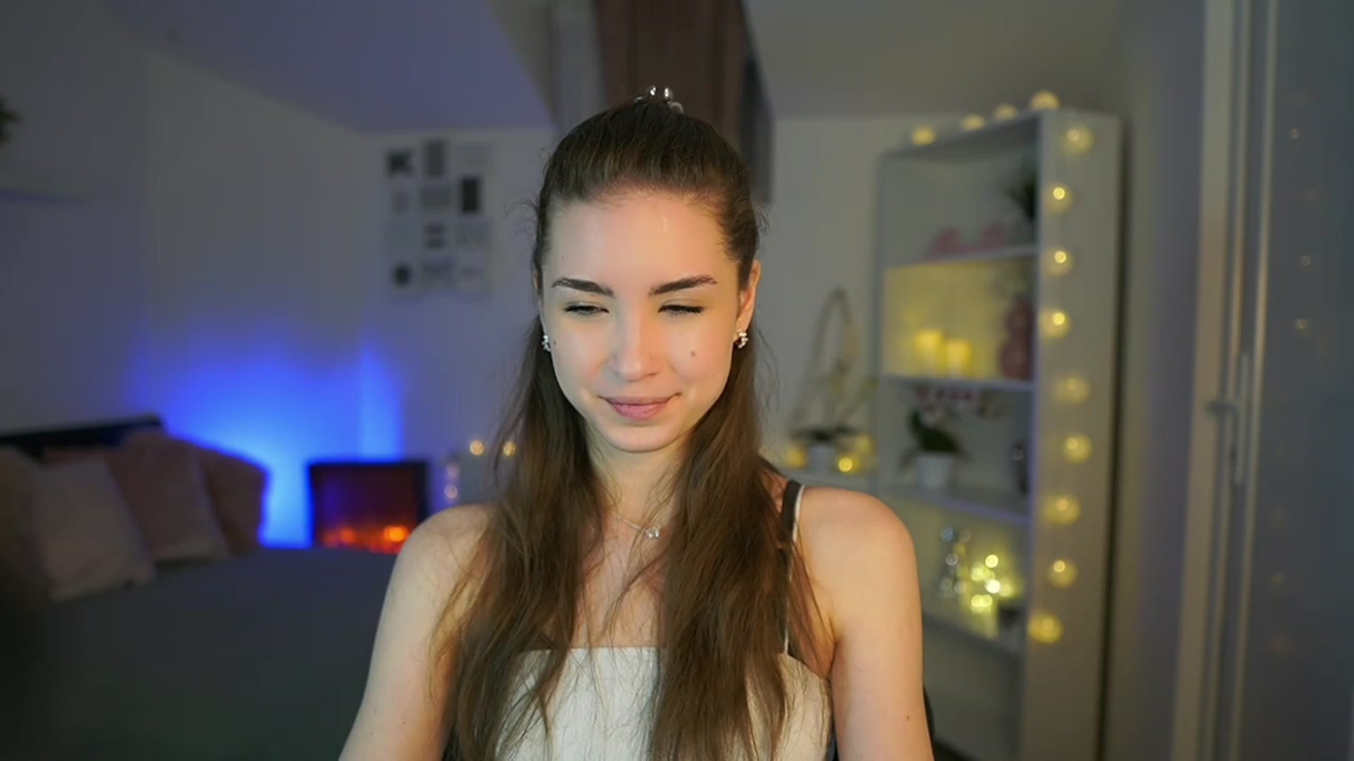 Gallery image thumbnail from Shy_jane's myfreecams stream on, 03/21/2023, 11:38 image 14 of 20
