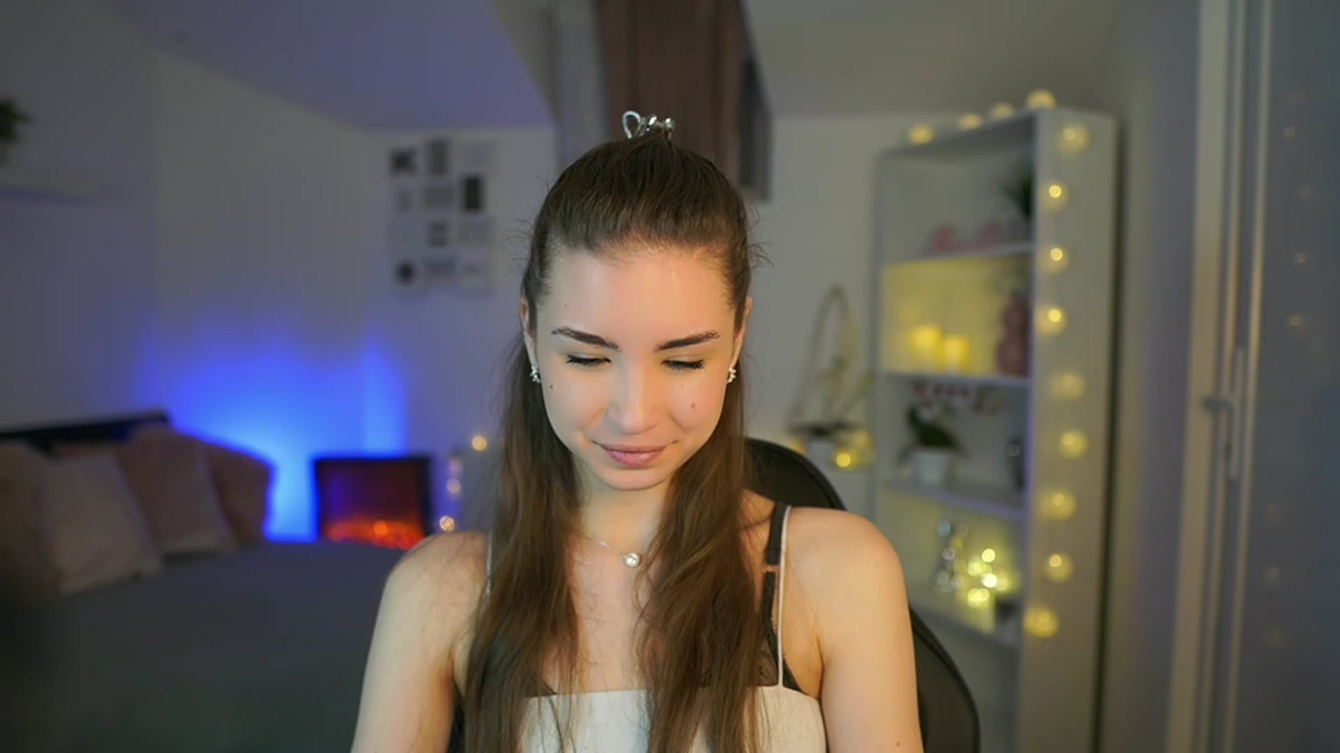 Gallery image thumbnail from Shy_jane's myfreecams stream on, 03/21/2023, 11:38 image 8 of 20