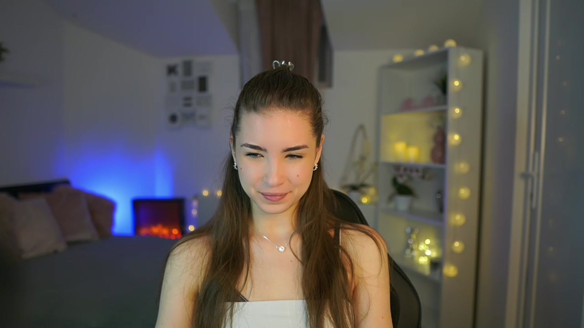 Gallery image thumbnail from Shy_jane's myfreecams stream on, 03/21/2023, 11:38 image 7 of 20