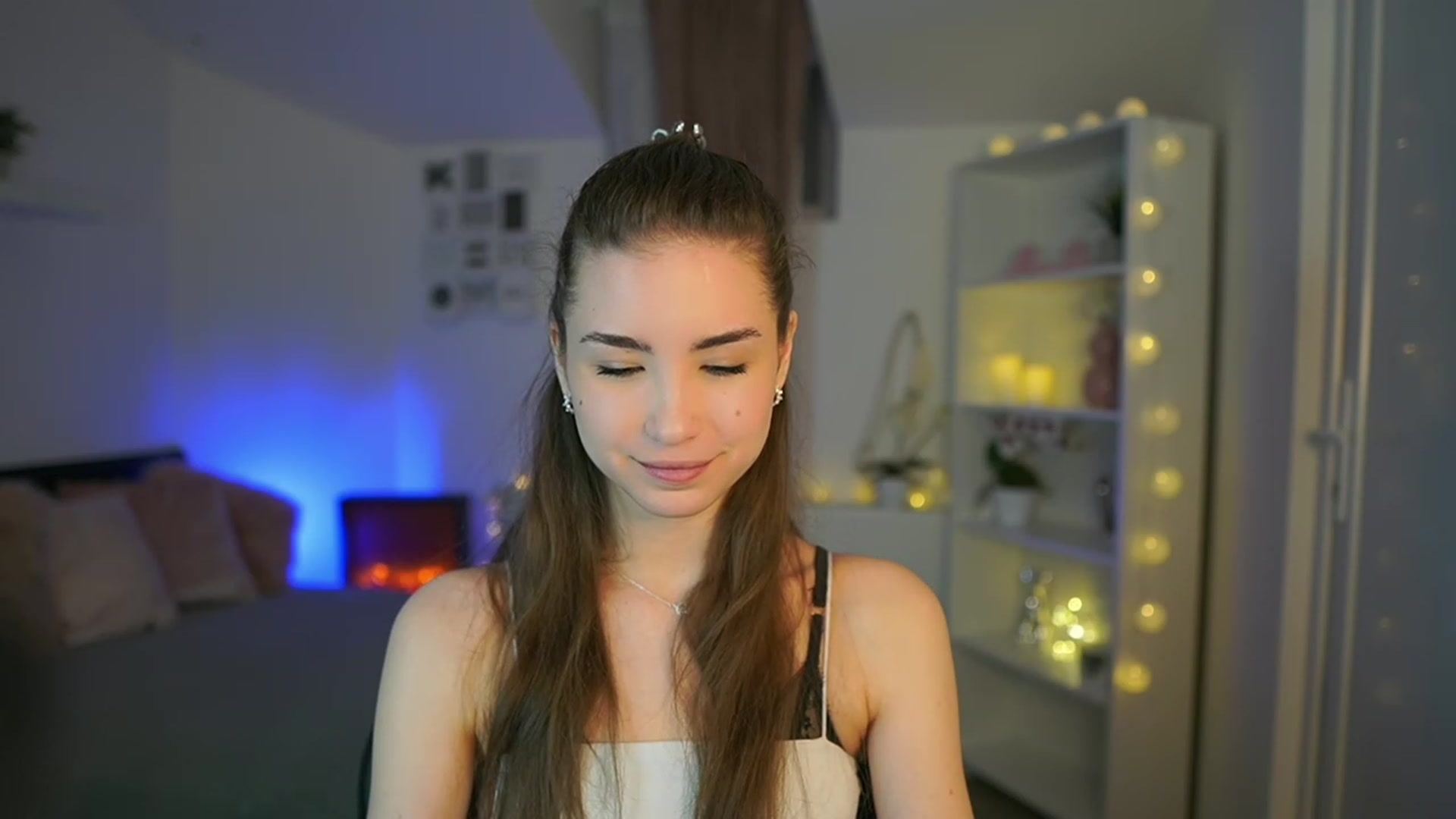 Gallery image thumbnail from Shy_jane's myfreecams stream on, 03/21/2023, 11:38 image 9 of 20