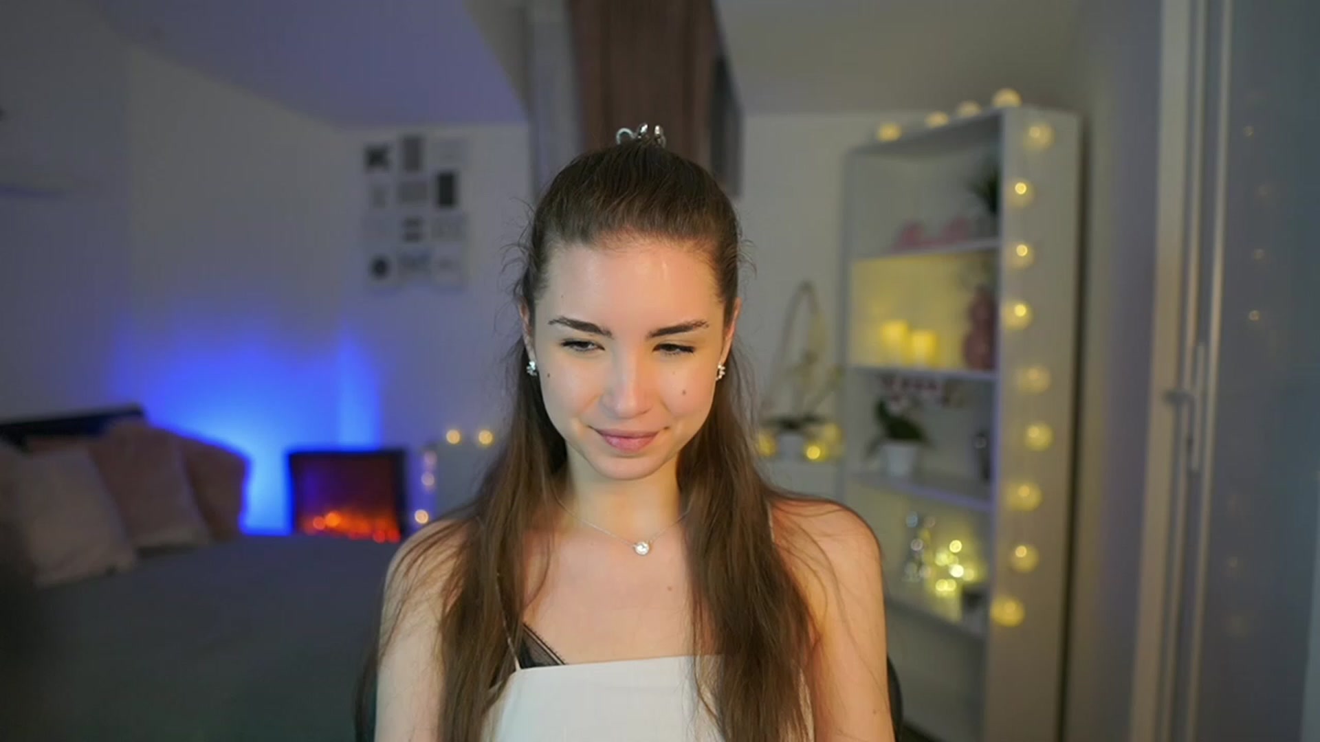 Gallery image thumbnail from Shy_jane's myfreecams stream on, 03/21/2023, 13:01 image 4 of 20