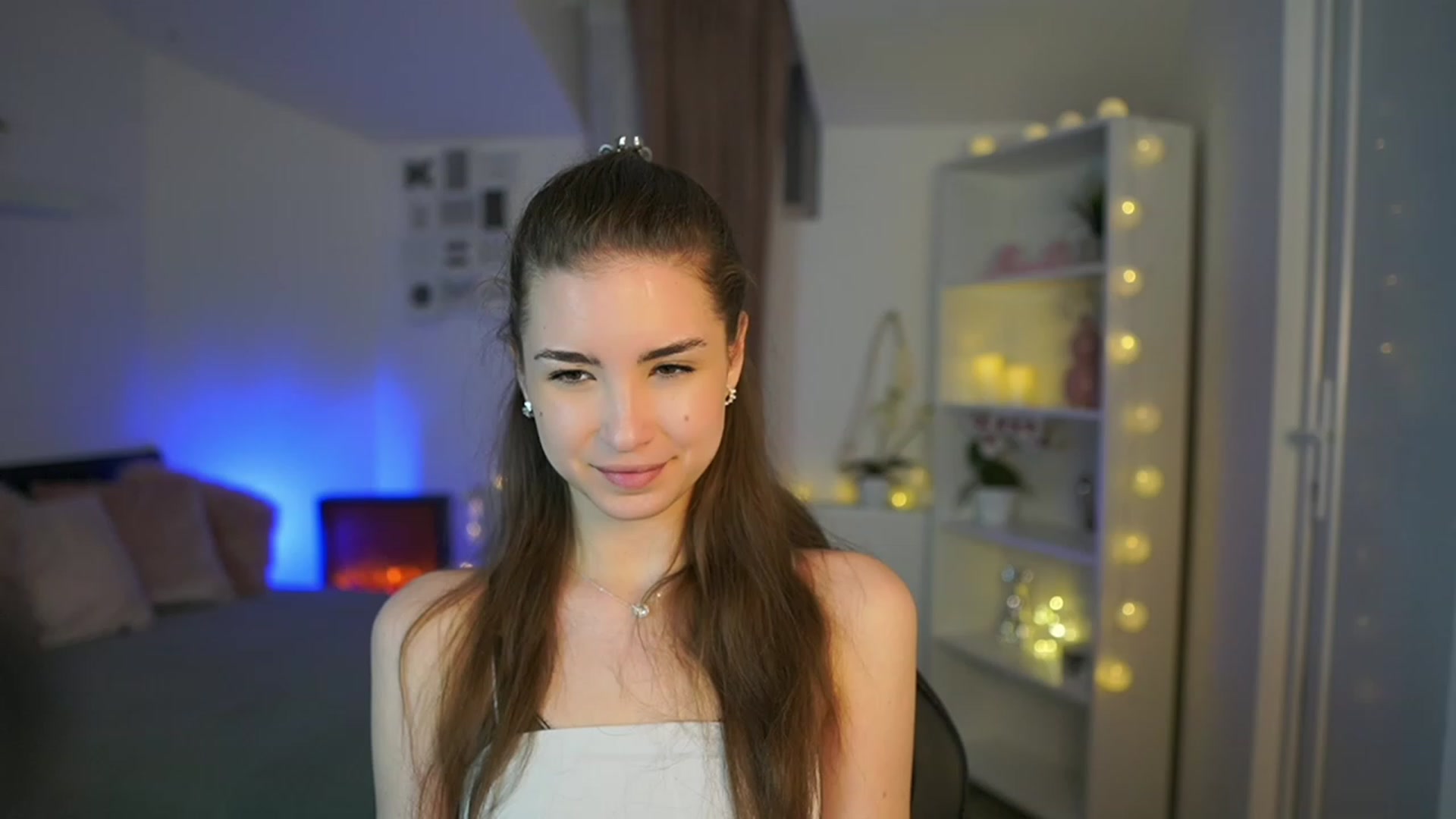 Gallery image thumbnail from Shy_jane's myfreecams stream on, 03/21/2023, 13:01 image 12 of 20