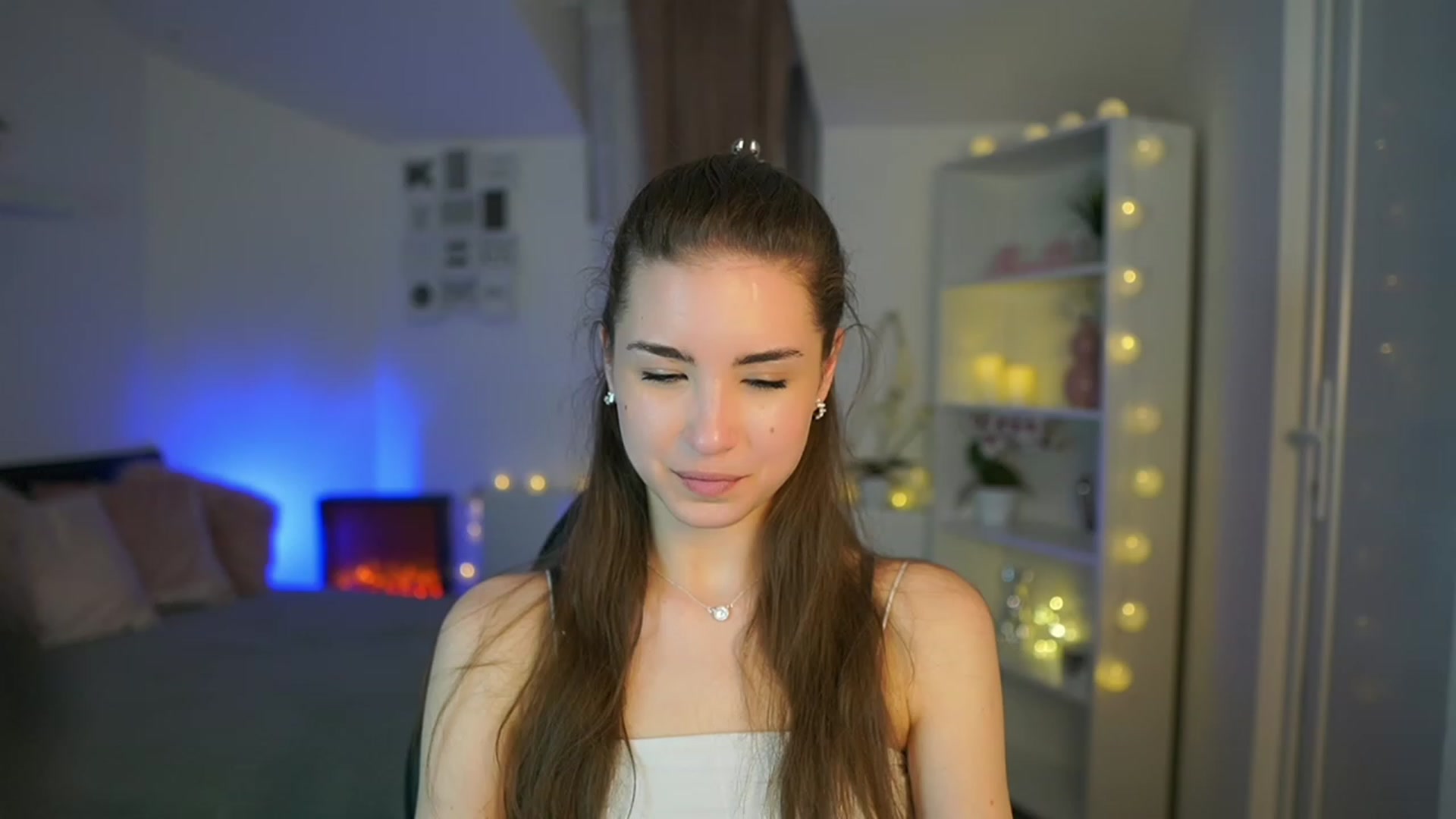 Gallery image thumbnail from Shy_jane's myfreecams stream on, 03/21/2023, 15:30 image 10 of 20