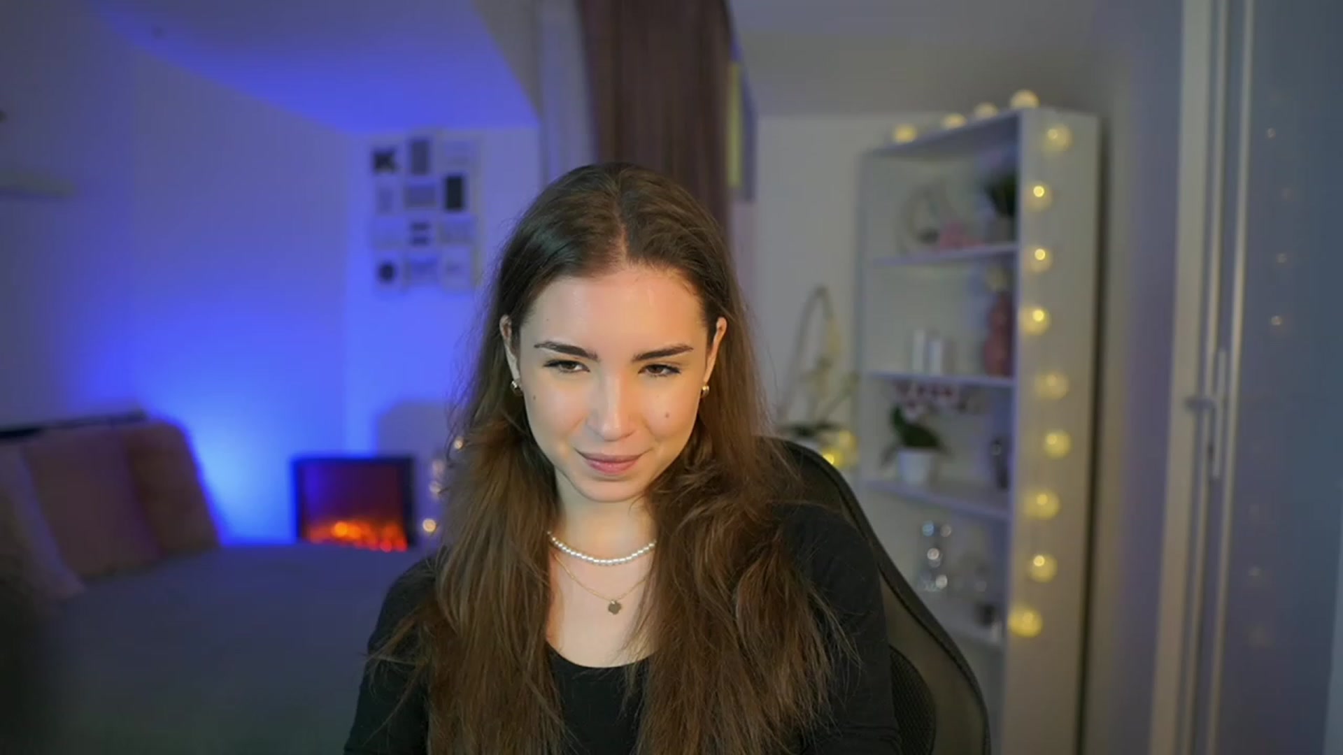 Gallery image thumbnail from Shy_jane's myfreecams stream on, 03/22/2023, 15:21 image 8 of 20