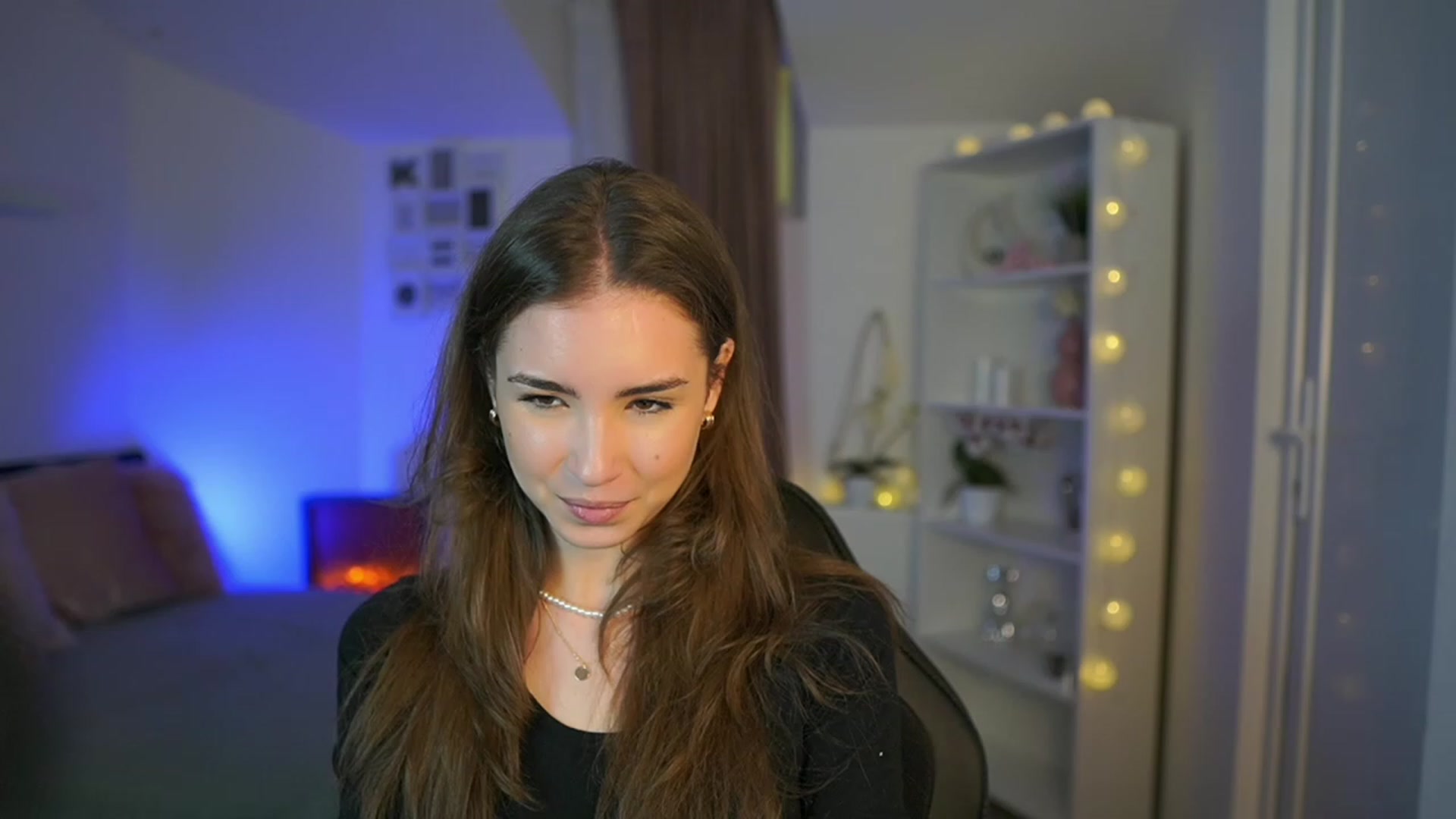 Gallery image thumbnail from Shy_jane's myfreecams stream on, 03/22/2023, 18:42 image 16 of 20