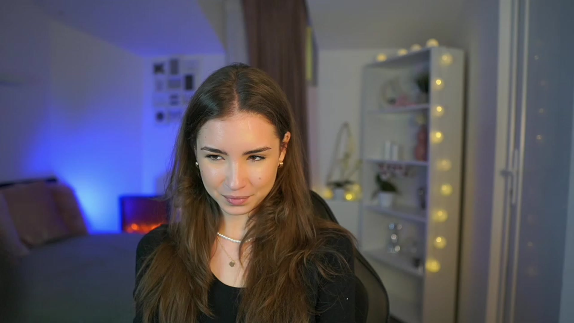 Gallery image thumbnail from Shy_jane's myfreecams stream on, 03/22/2023, 18:42 image 18 of 20