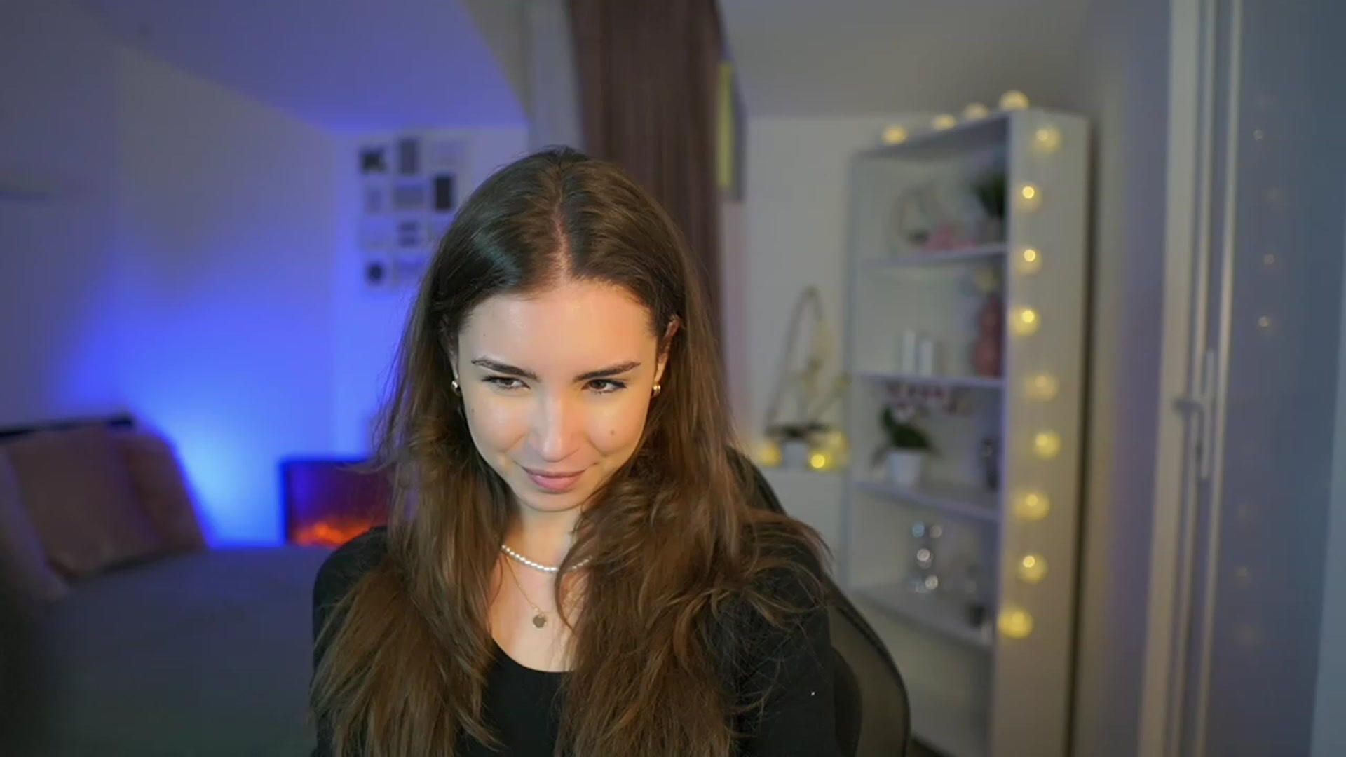 Gallery image thumbnail from Shy_jane's myfreecams stream on, 03/22/2023, 18:42 image 9 of 20