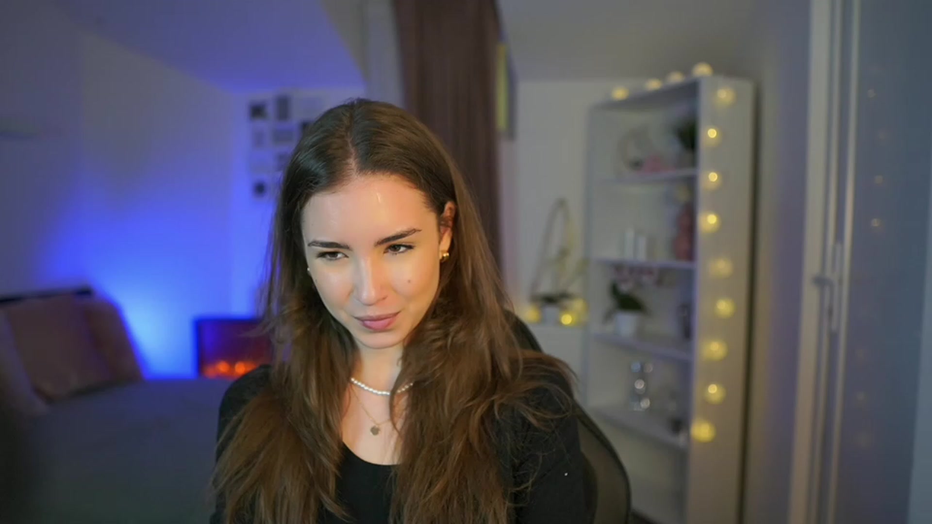 Gallery image thumbnail from Shy_jane's myfreecams stream on, 03/22/2023, 18:42 image 4 of 20