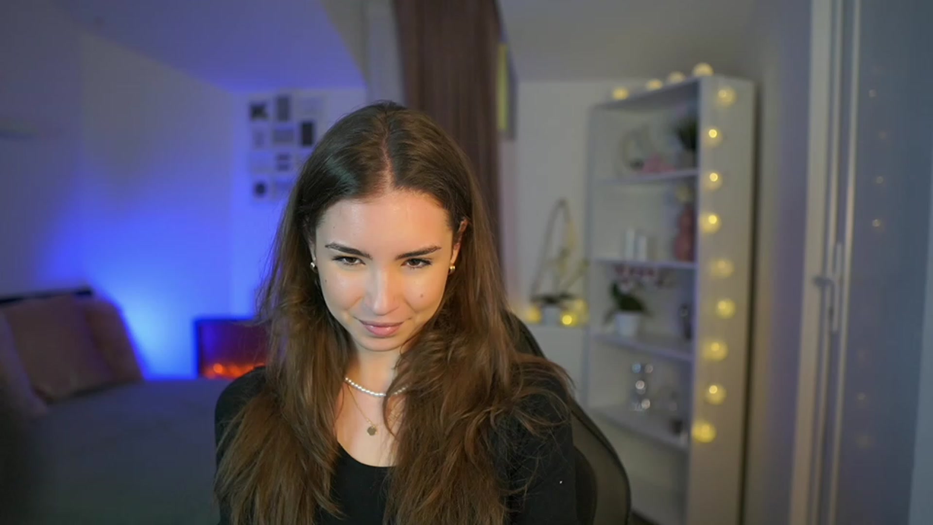 Gallery image thumbnail from Shy_jane's myfreecams stream on, 03/22/2023, 18:42 image 10 of 20