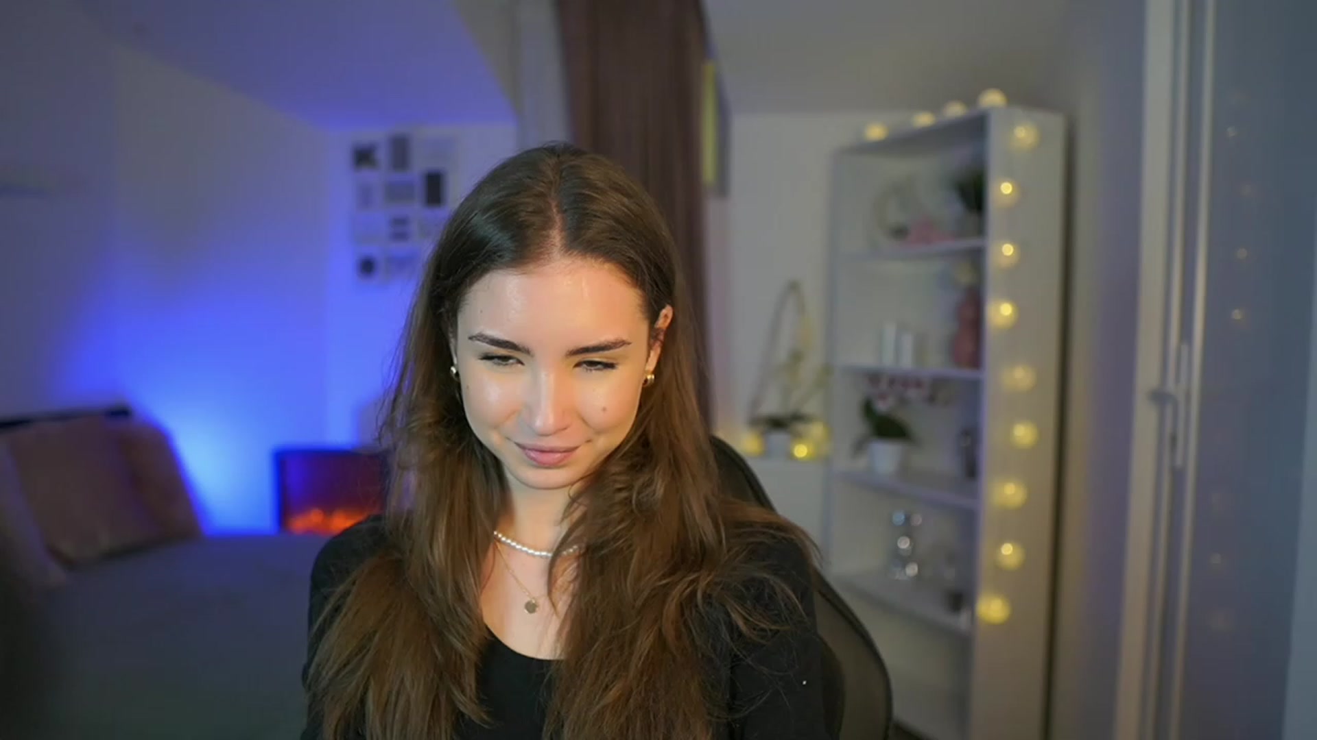 Gallery image thumbnail from Shy_jane's myfreecams stream on, 03/22/2023, 18:42 image 15 of 20