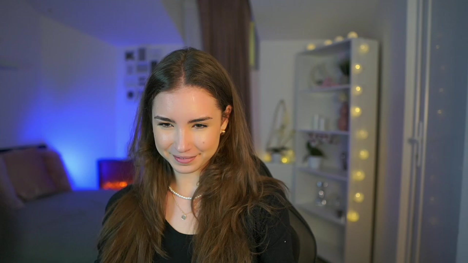 Gallery image thumbnail from Shy_jane's myfreecams stream on, 03/22/2023, 18:42 image 1 of 20