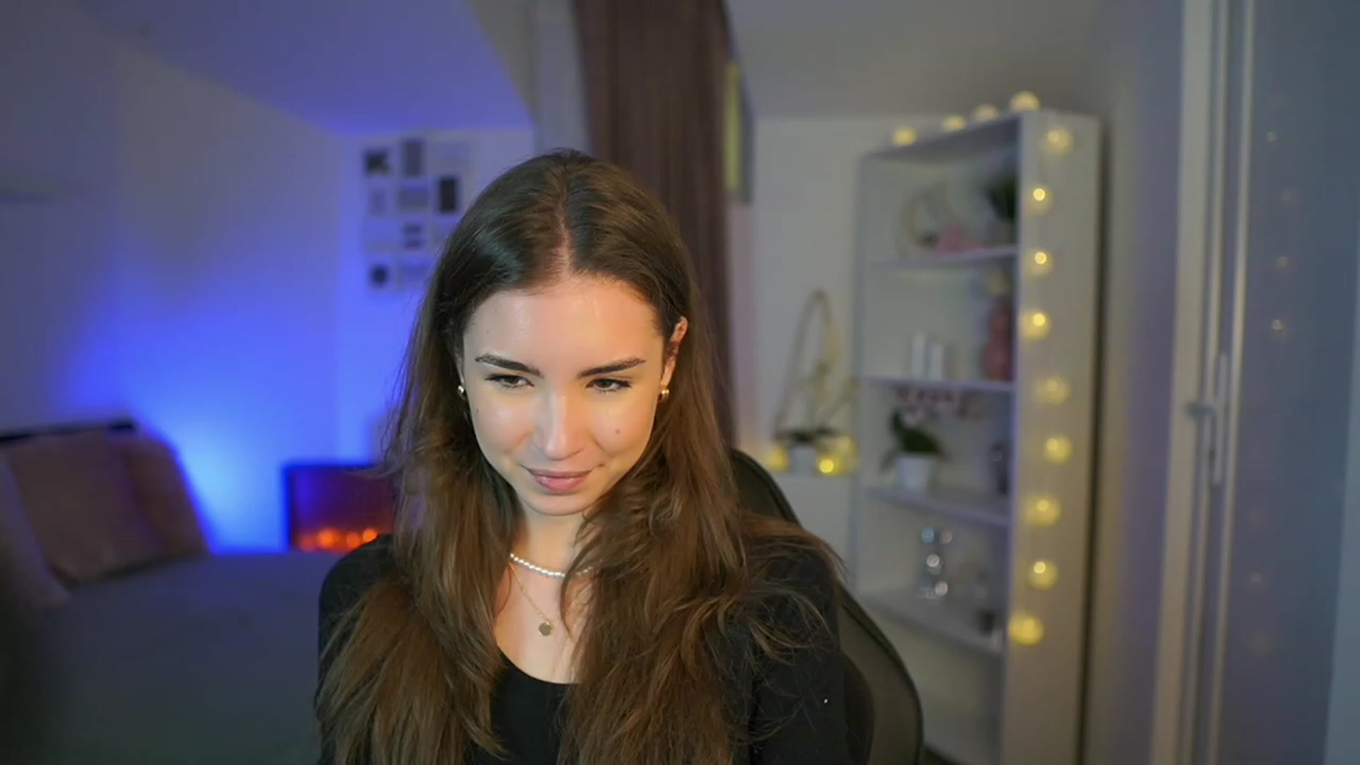 Gallery image thumbnail from Shy_jane's myfreecams stream on, 03/22/2023, 18:42 image 17 of 20