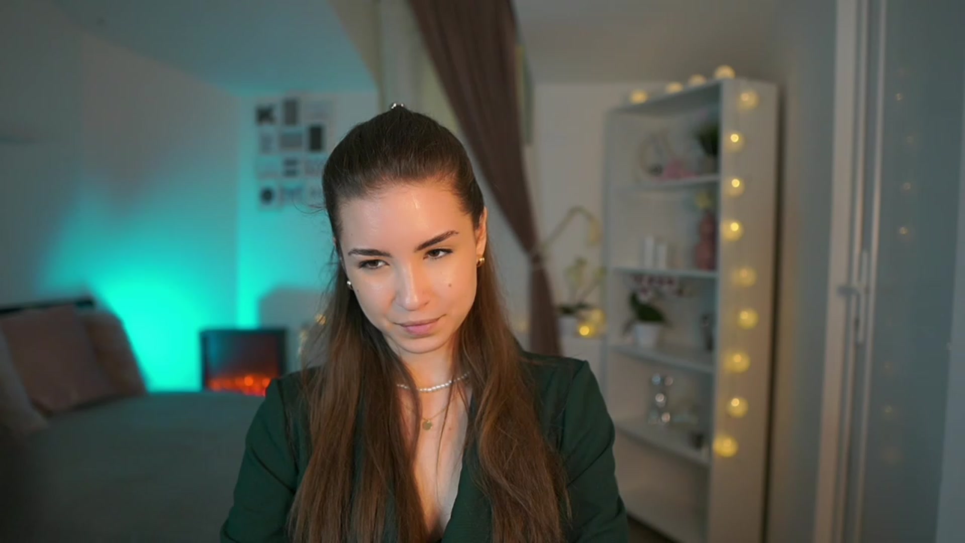 Gallery image thumbnail from Shy_jane's myfreecams stream on, 03/23/2023, 18:24 image 6 of 20