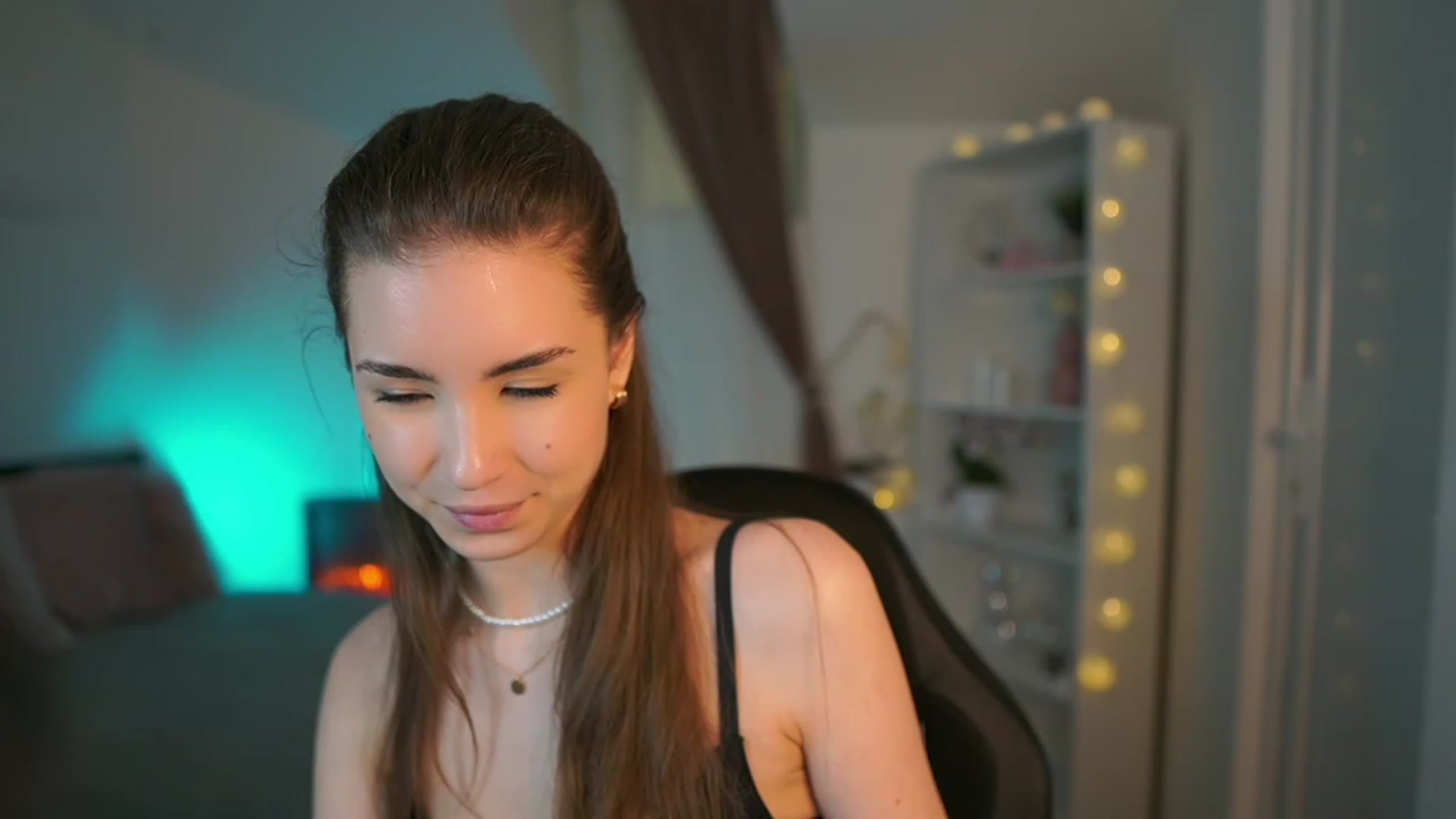 Gallery image thumbnail from Shy_jane's myfreecams stream on, 03/23/2023, 18:24 image 15 of 20