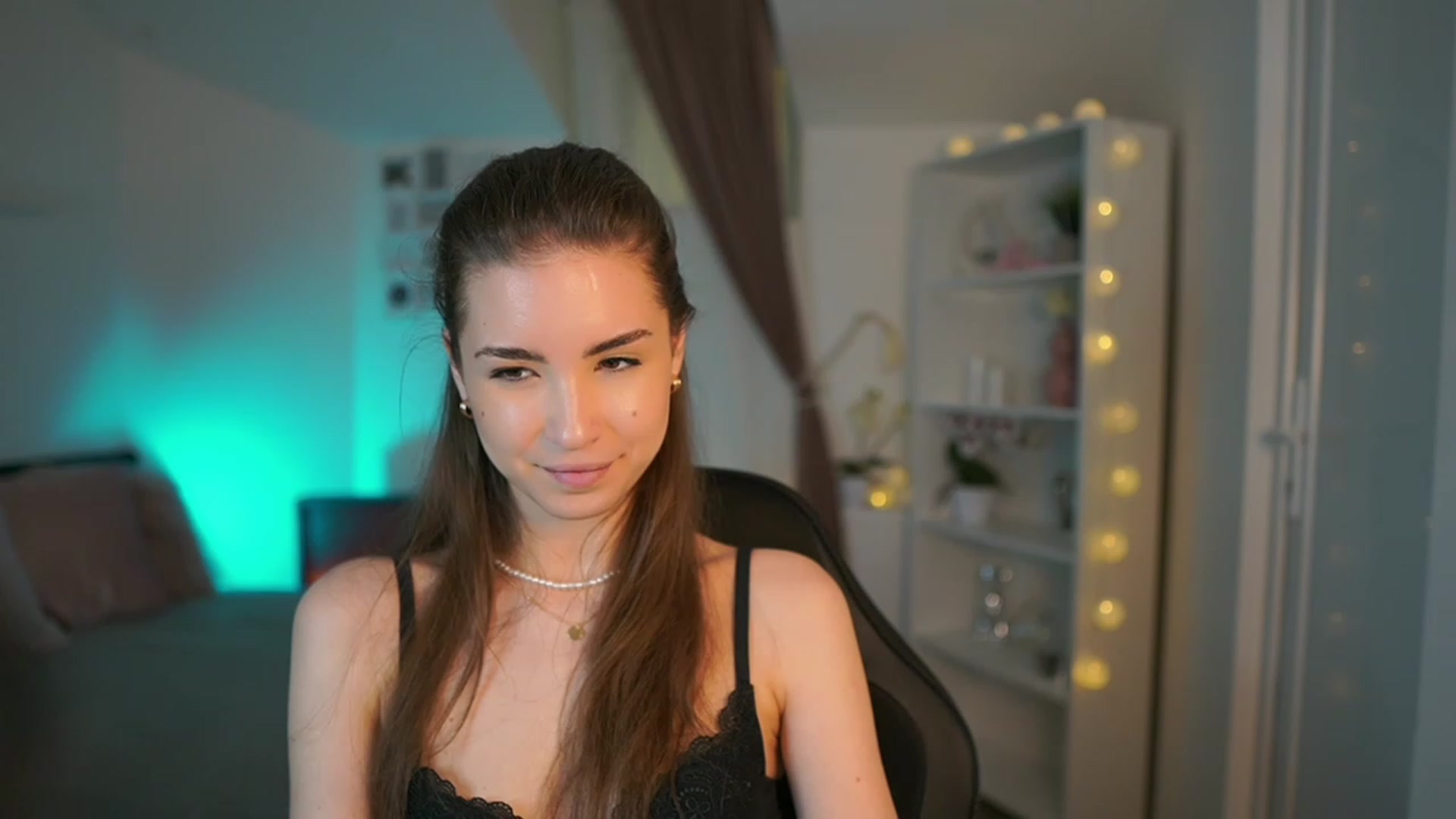 Gallery image thumbnail from Shy_jane's myfreecams stream on, 03/23/2023, 18:24 image 18 of 20