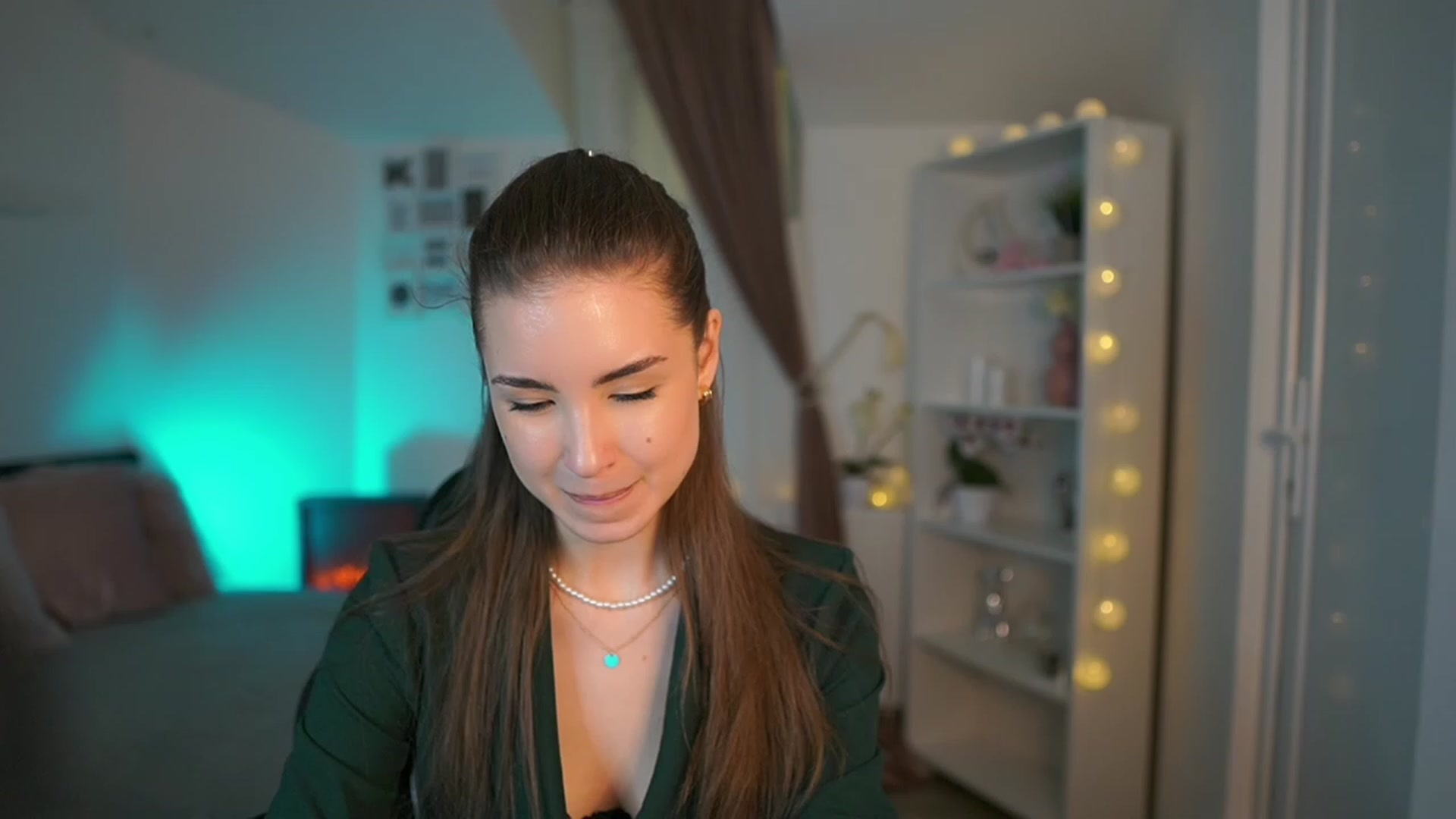 Gallery image thumbnail from Shy_jane's myfreecams stream on, 03/23/2023, 19:53 image 4 of 20