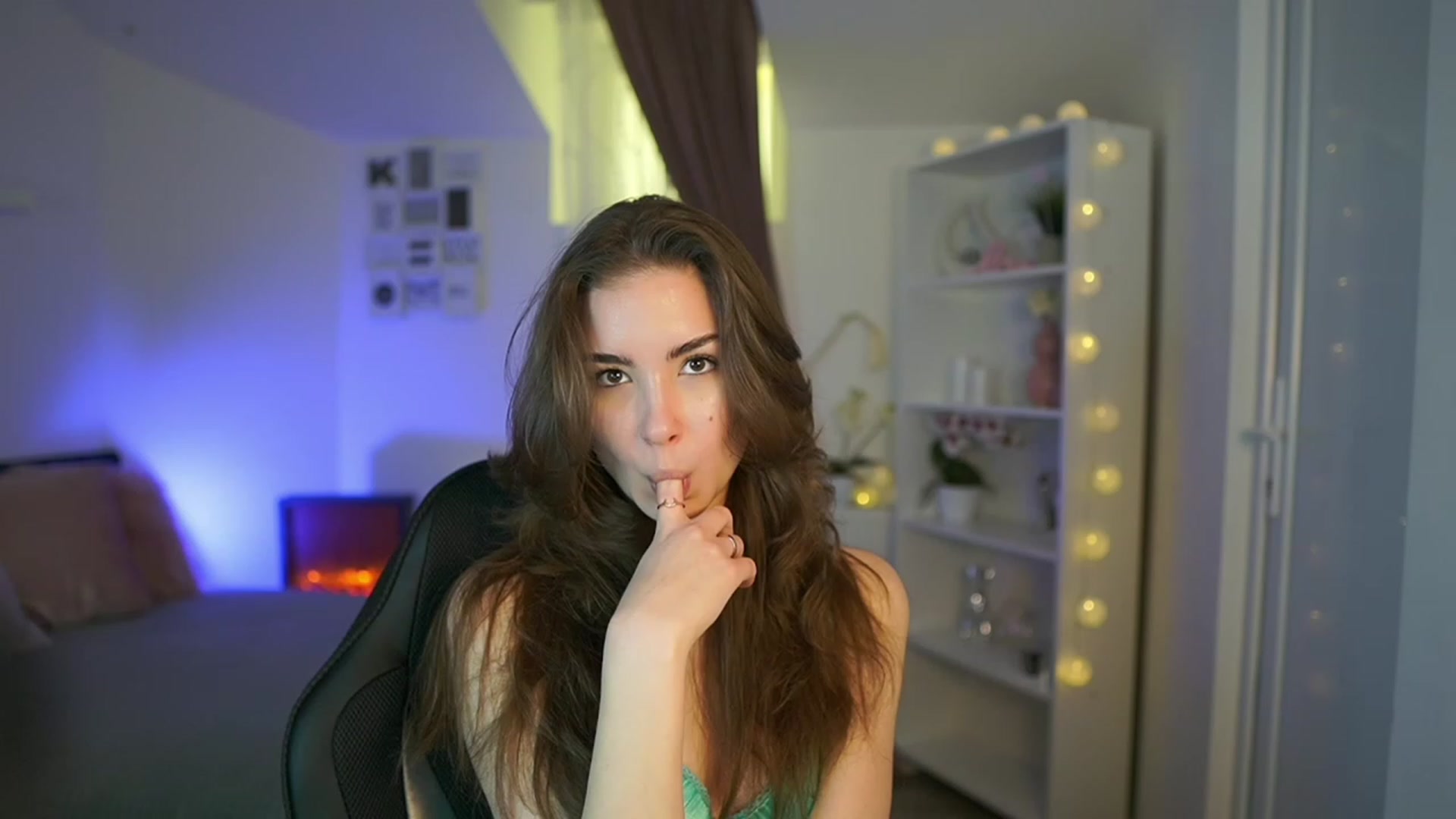 Gallery image thumbnail from Shy_jane's myfreecams stream on, 03/24/2023, 13:00 image 17 of 20