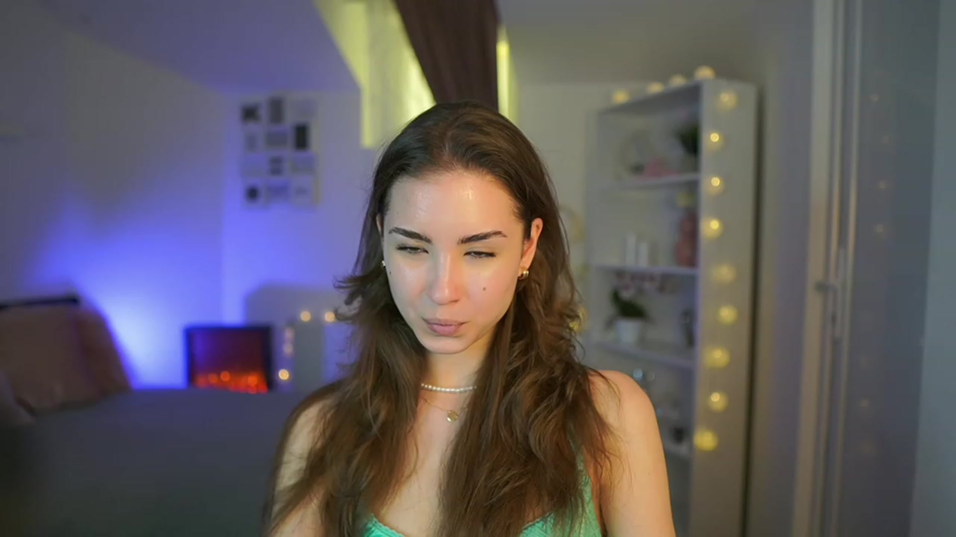 Gallery image thumbnail from Shy_jane's myfreecams stream on, 03/24/2023, 13:00 image 18 of 20