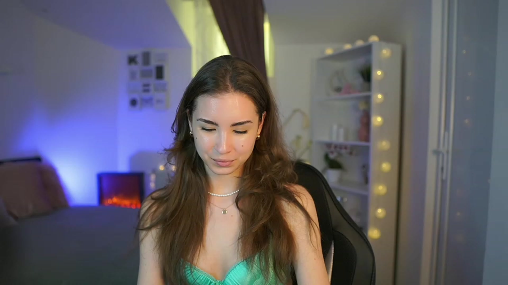 Gallery image thumbnail from Shy_jane's myfreecams stream on, 03/24/2023, 14:08 image 13 of 20