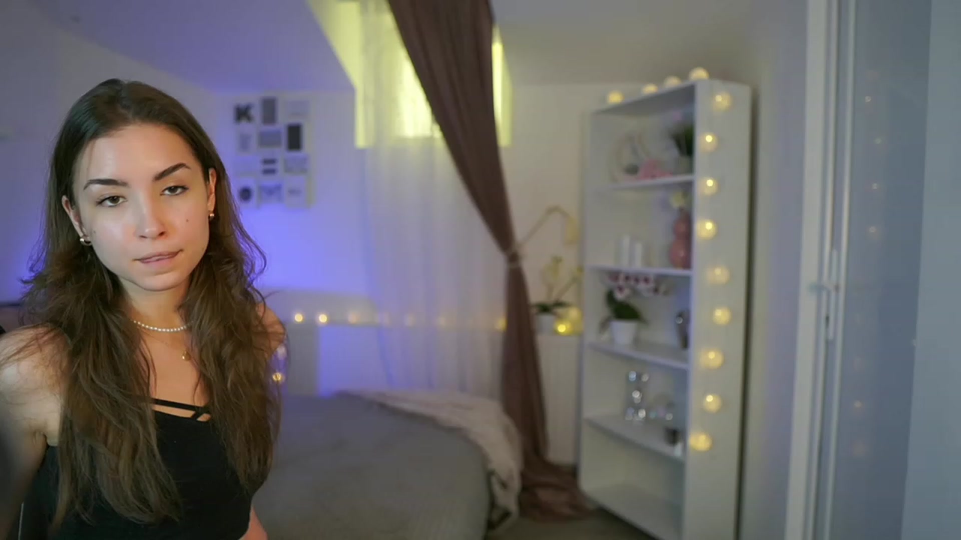 Gallery image thumbnail from Shy_jane's myfreecams stream on, 03/24/2023, 15:22 image 4 of 20