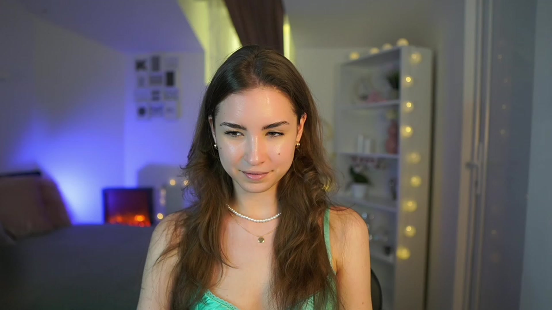 Gallery image thumbnail from Shy_jane's myfreecams stream on, 03/24/2023, 15:22 image 10 of 20