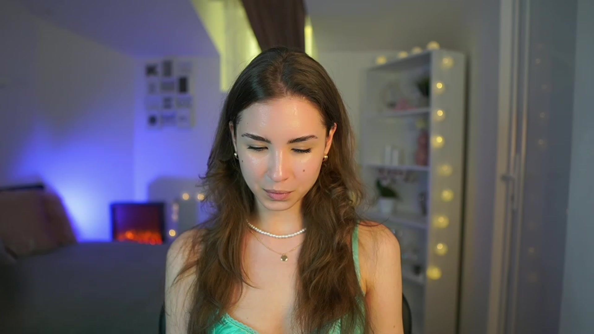 Gallery image thumbnail from Shy_jane's myfreecams stream on, 03/24/2023, 15:22 image 9 of 20