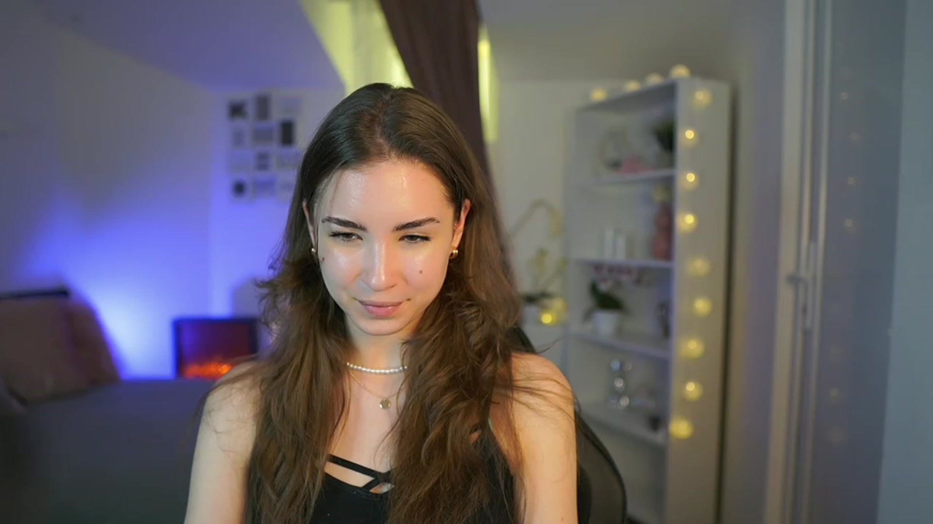 Gallery image thumbnail from Shy_jane's myfreecams stream on, 03/24/2023, 15:22 image 3 of 20
