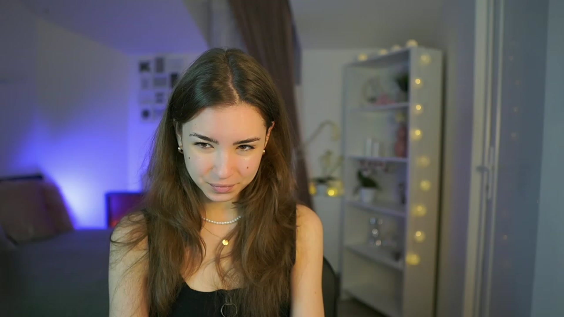 Gallery image thumbnail from Shy_jane's myfreecams stream on, 03/28/2023, 08:55 image 10 of 20