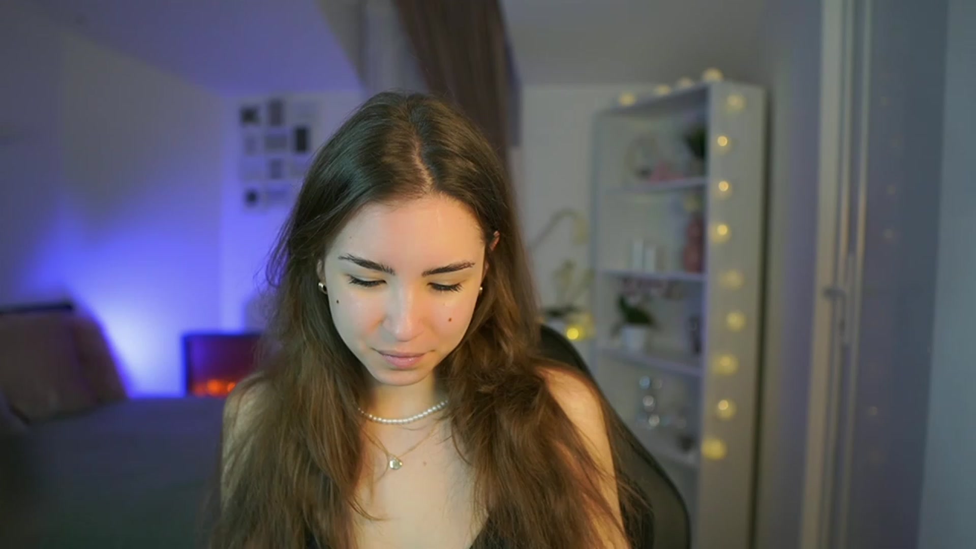 Gallery image thumbnail from Shy_jane's myfreecams stream on, 03/28/2023, 08:55 image 18 of 20