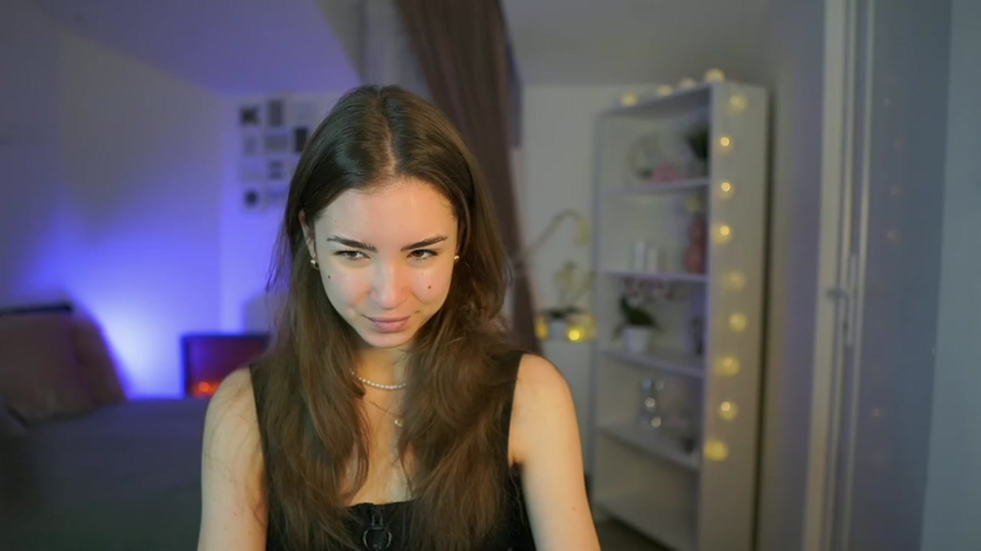 Gallery image thumbnail from Shy_jane's myfreecams stream on, 03/28/2023, 08:55 image 1 of 20