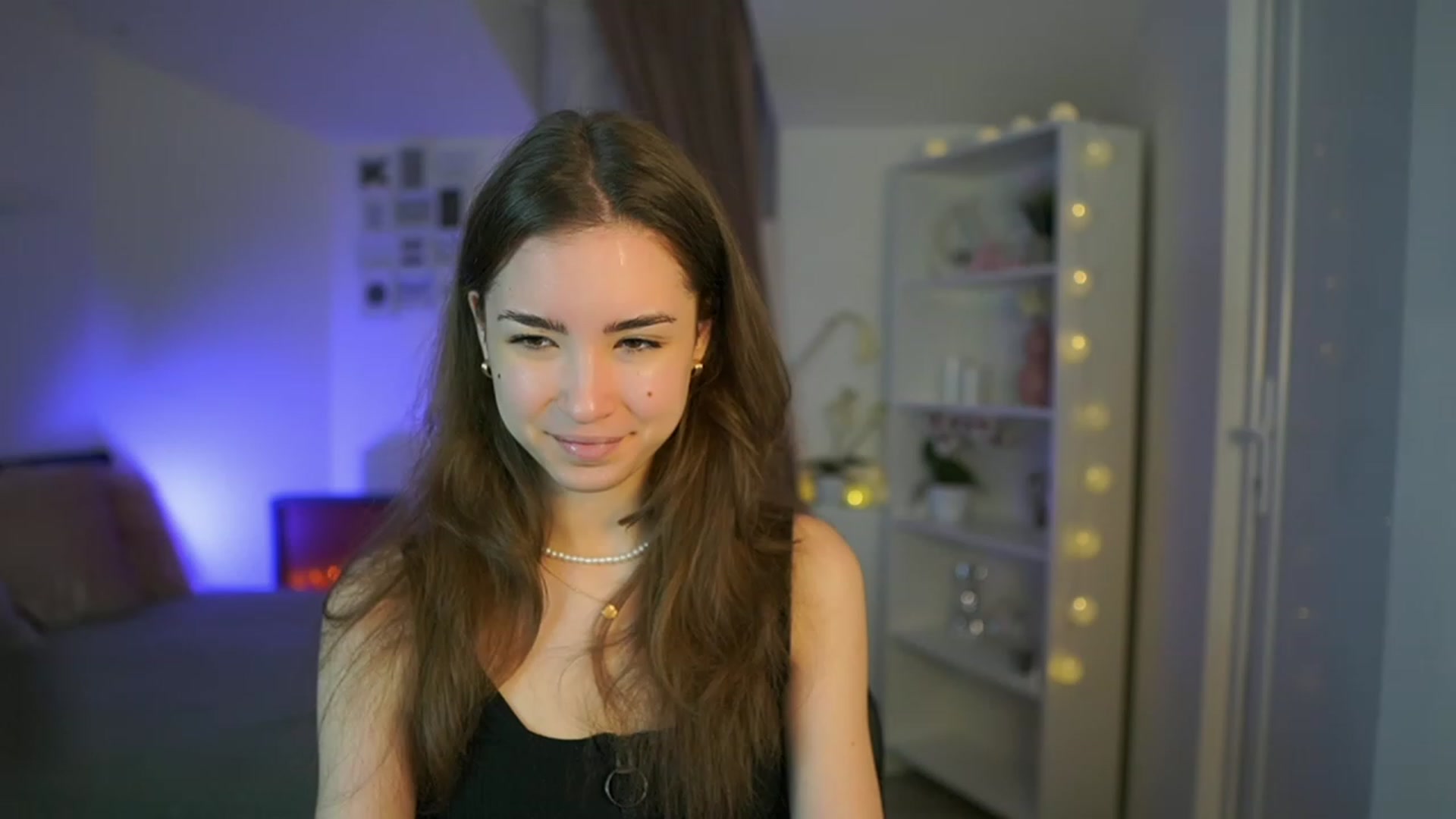 Gallery image thumbnail from Shy_jane's myfreecams stream on, 03/28/2023, 08:55 image 7 of 20