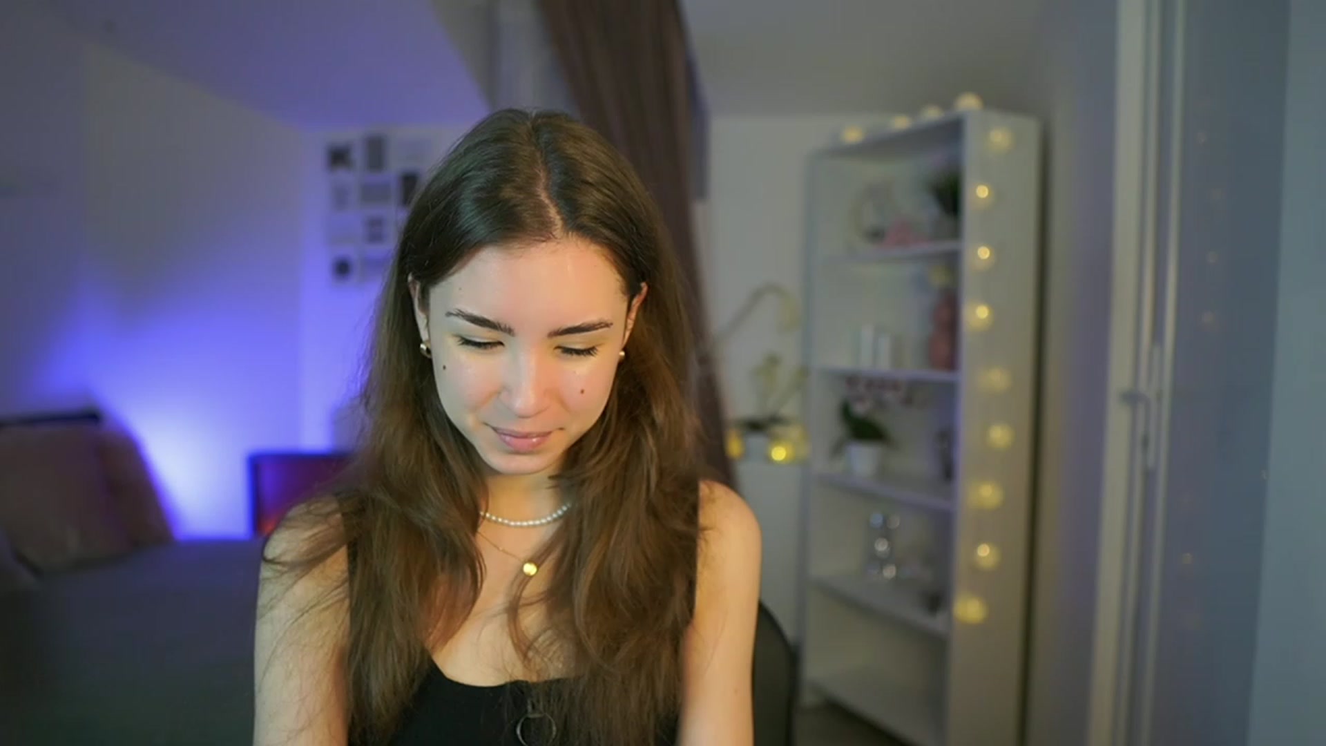 Gallery image thumbnail from Shy_jane's myfreecams stream on, 03/28/2023, 08:55 image 8 of 20