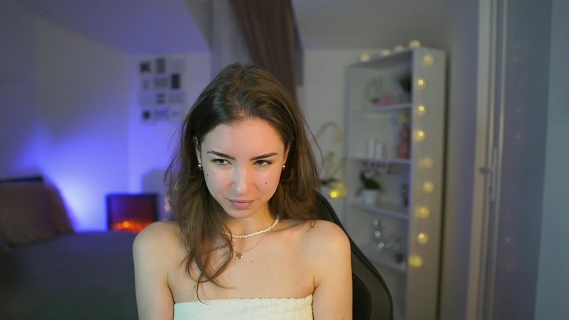Gallery image thumbnail from Shy_jane's myfreecams stream on, 03/28/2023, 12:00 image 5 of 20