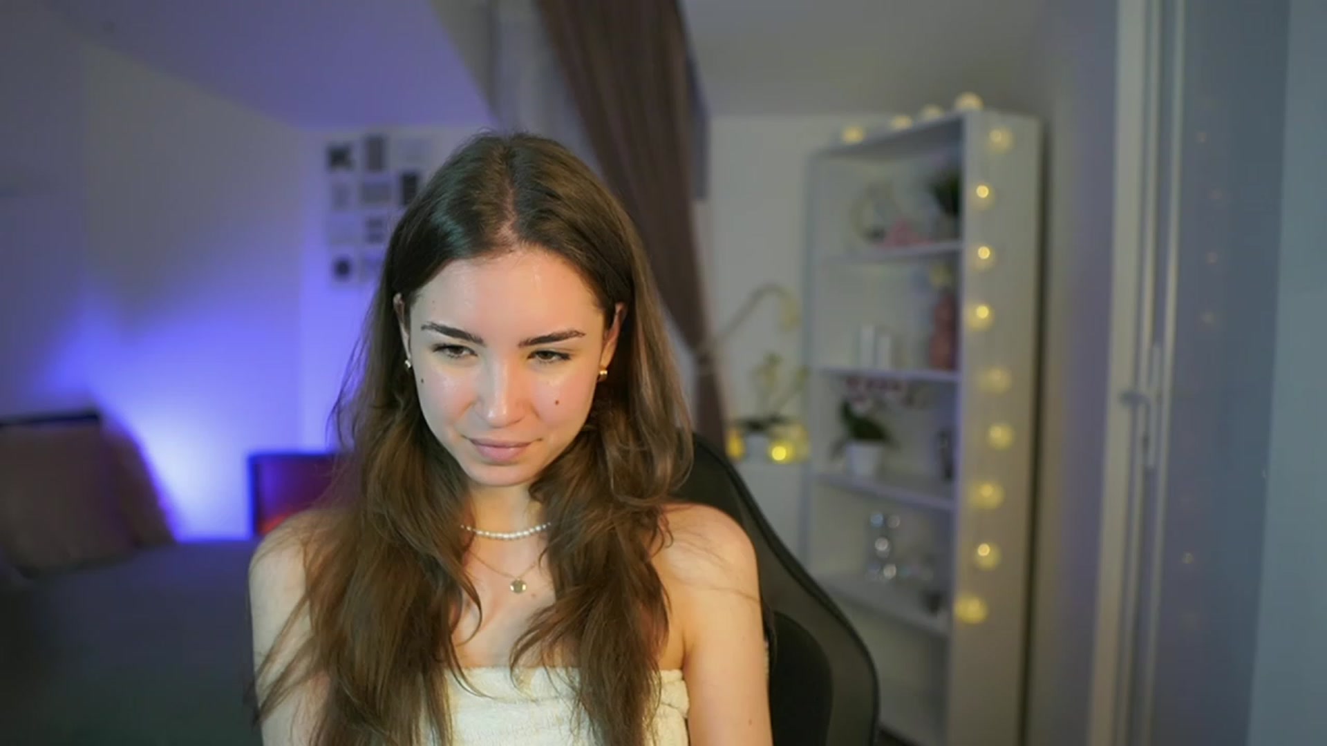 Gallery image thumbnail from Shy_jane's myfreecams stream on, 03/28/2023, 12:48 image 1 of 20