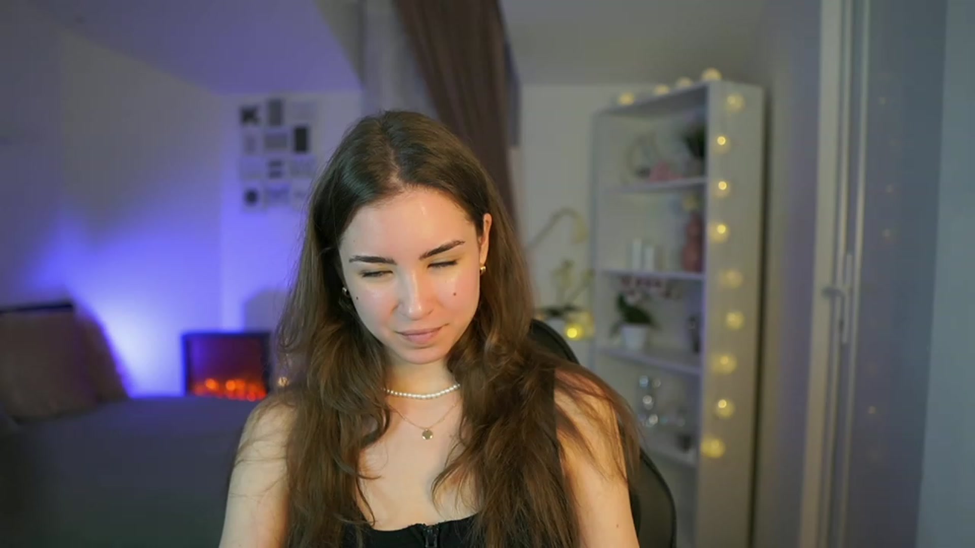 Gallery image thumbnail from Shy_jane's myfreecams stream on, 03/28/2023, 12:48 image 17 of 20