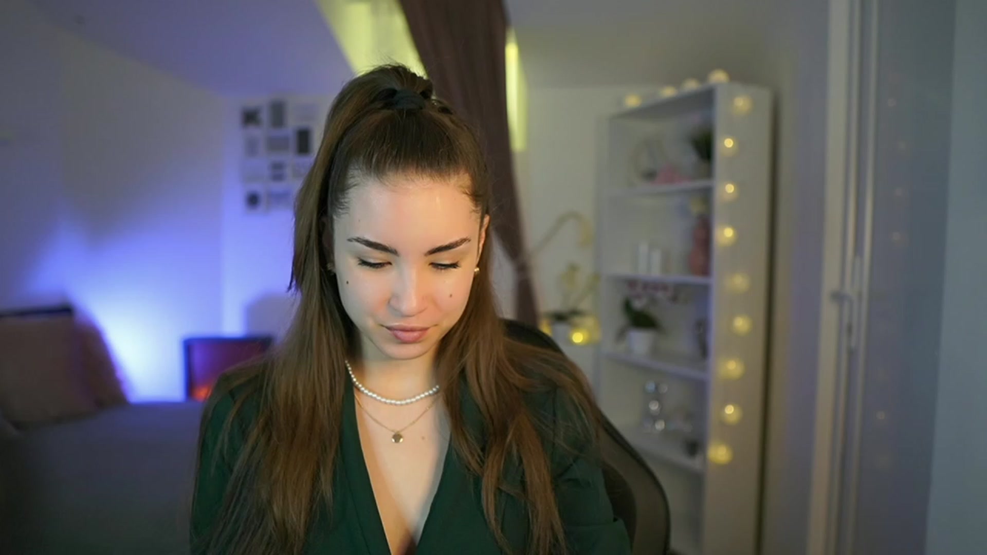 Gallery image thumbnail from Shy_jane's myfreecams stream on, 03/29/2023, 13:36 image 20 of 20
