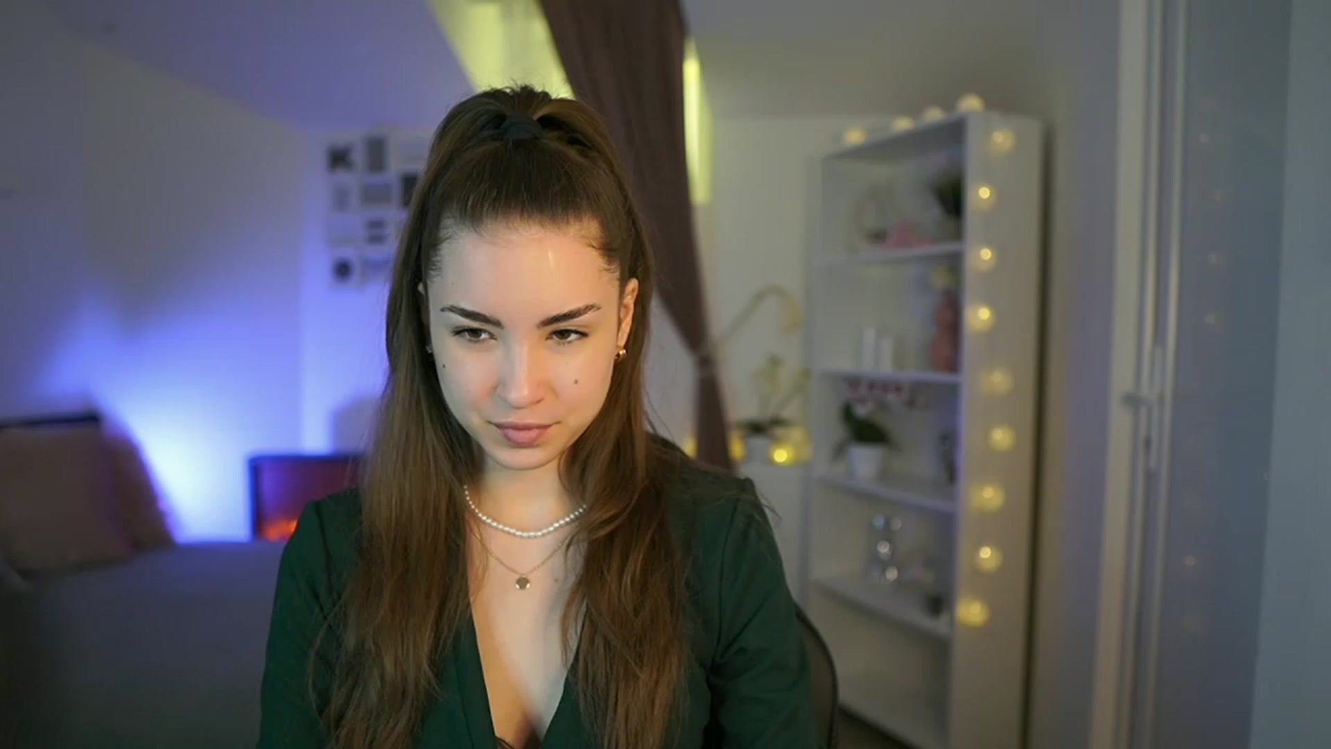 Gallery image thumbnail from Shy_jane's myfreecams stream on, 03/29/2023, 13:36 image 2 of 20