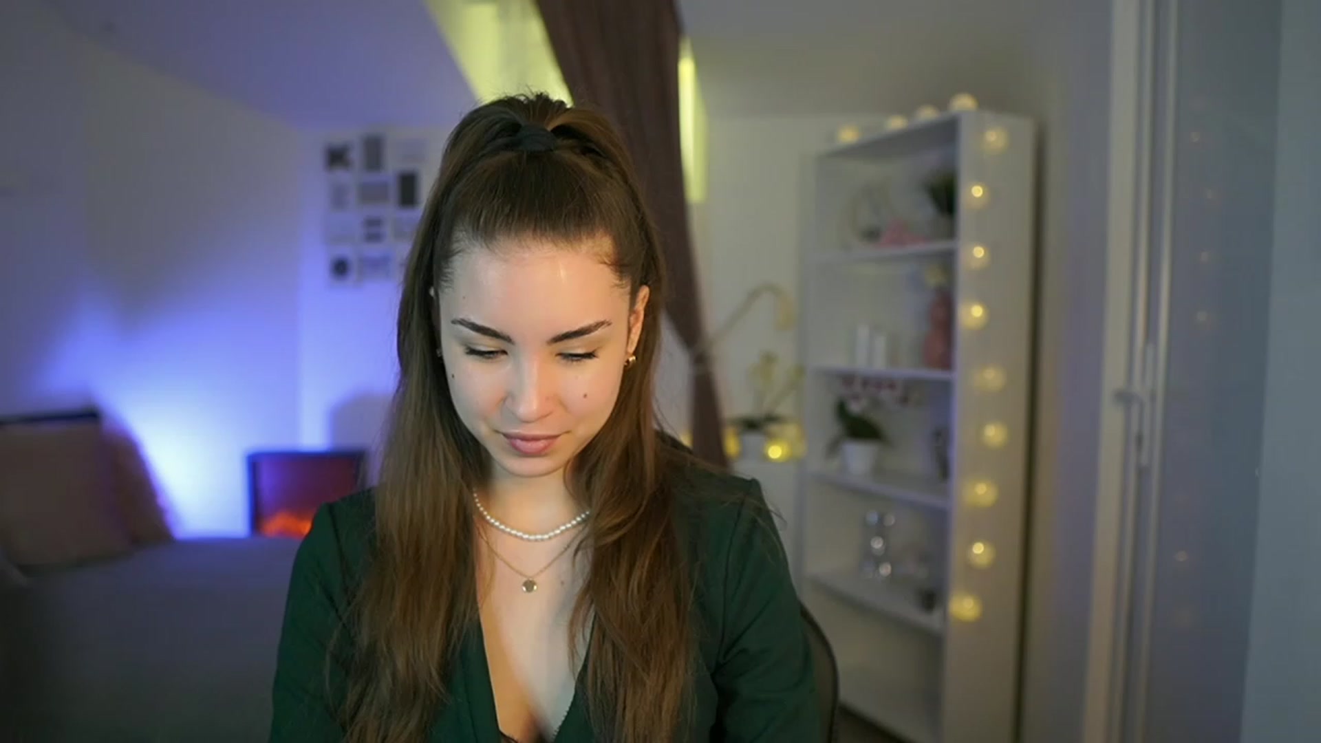 Gallery image thumbnail from Shy_jane's myfreecams stream on, 03/29/2023, 13:36 image 7 of 20