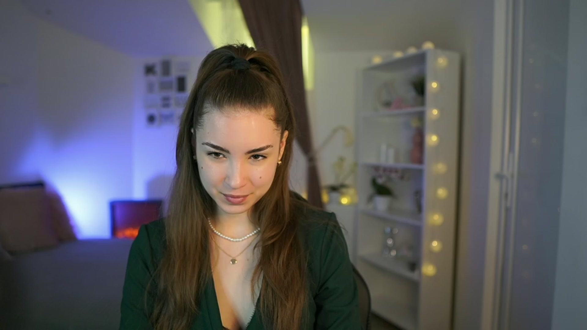 Gallery image thumbnail from Shy_jane's myfreecams stream on, 03/29/2023, 13:36 image 9 of 20