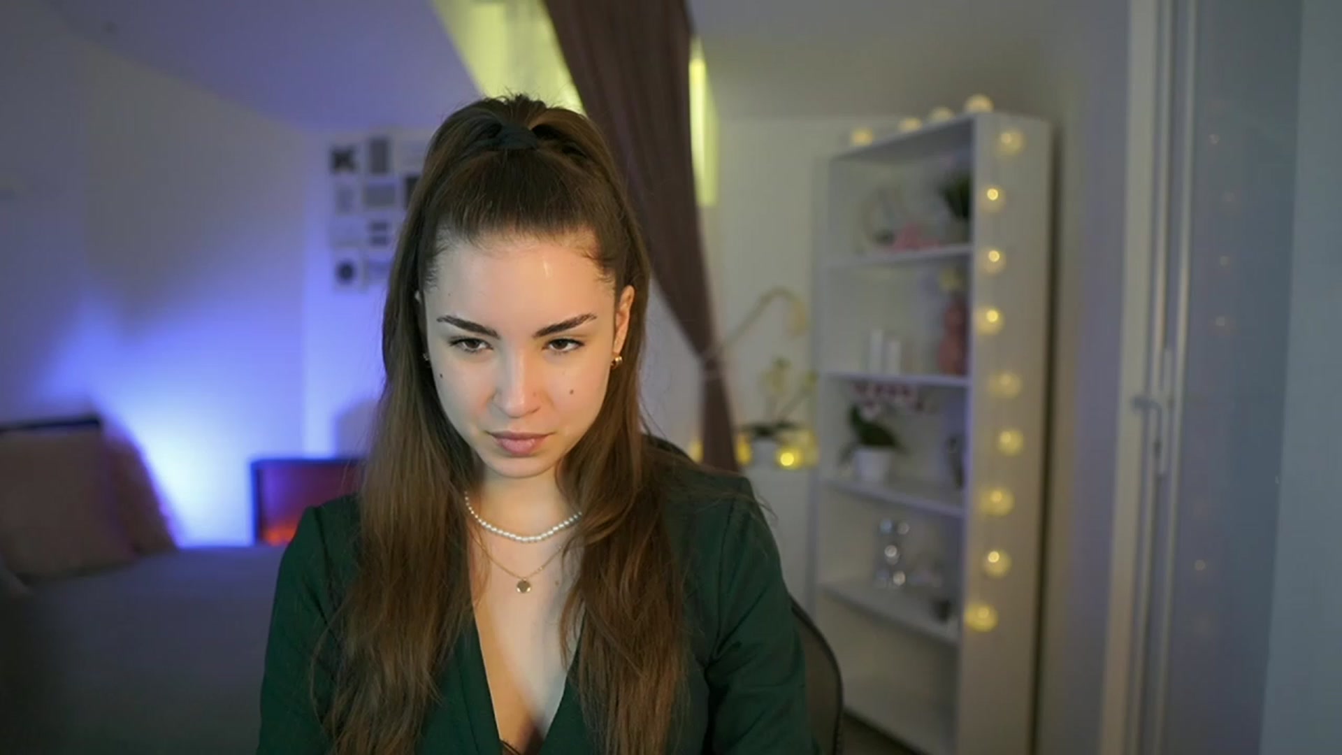Gallery image thumbnail from Shy_jane's myfreecams stream on, 03/29/2023, 13:36 image 3 of 20