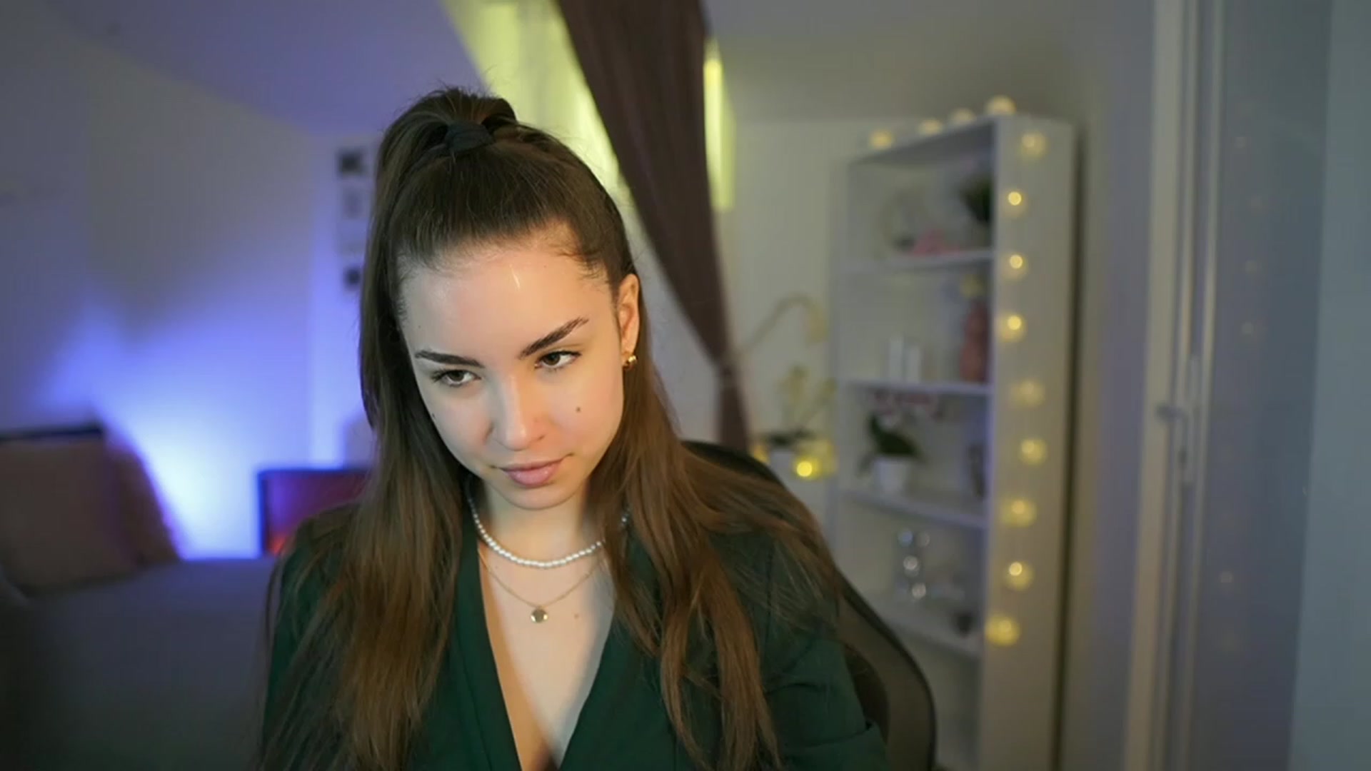 Gallery image thumbnail from Shy_jane's myfreecams stream on, 03/29/2023, 13:36 image 15 of 20