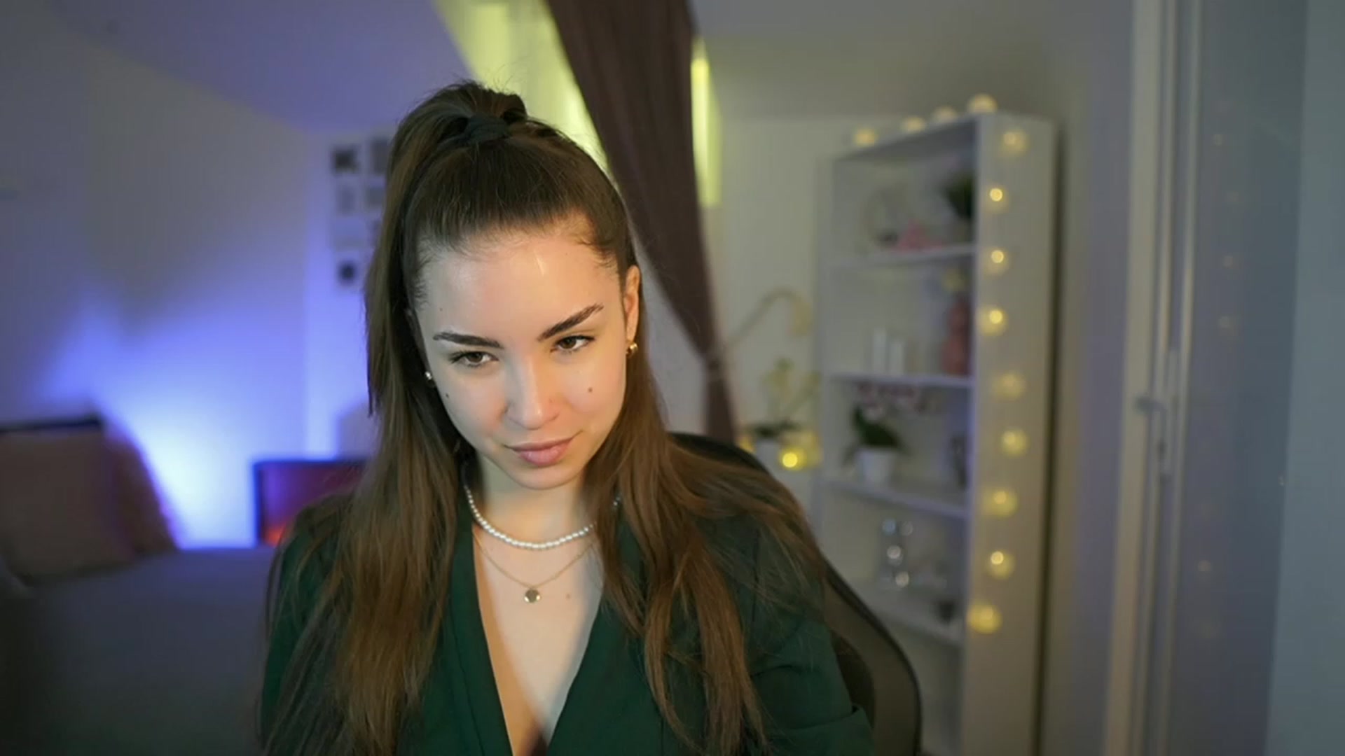 Gallery image thumbnail from Shy_jane's myfreecams stream on, 03/29/2023, 13:36 image 16 of 20